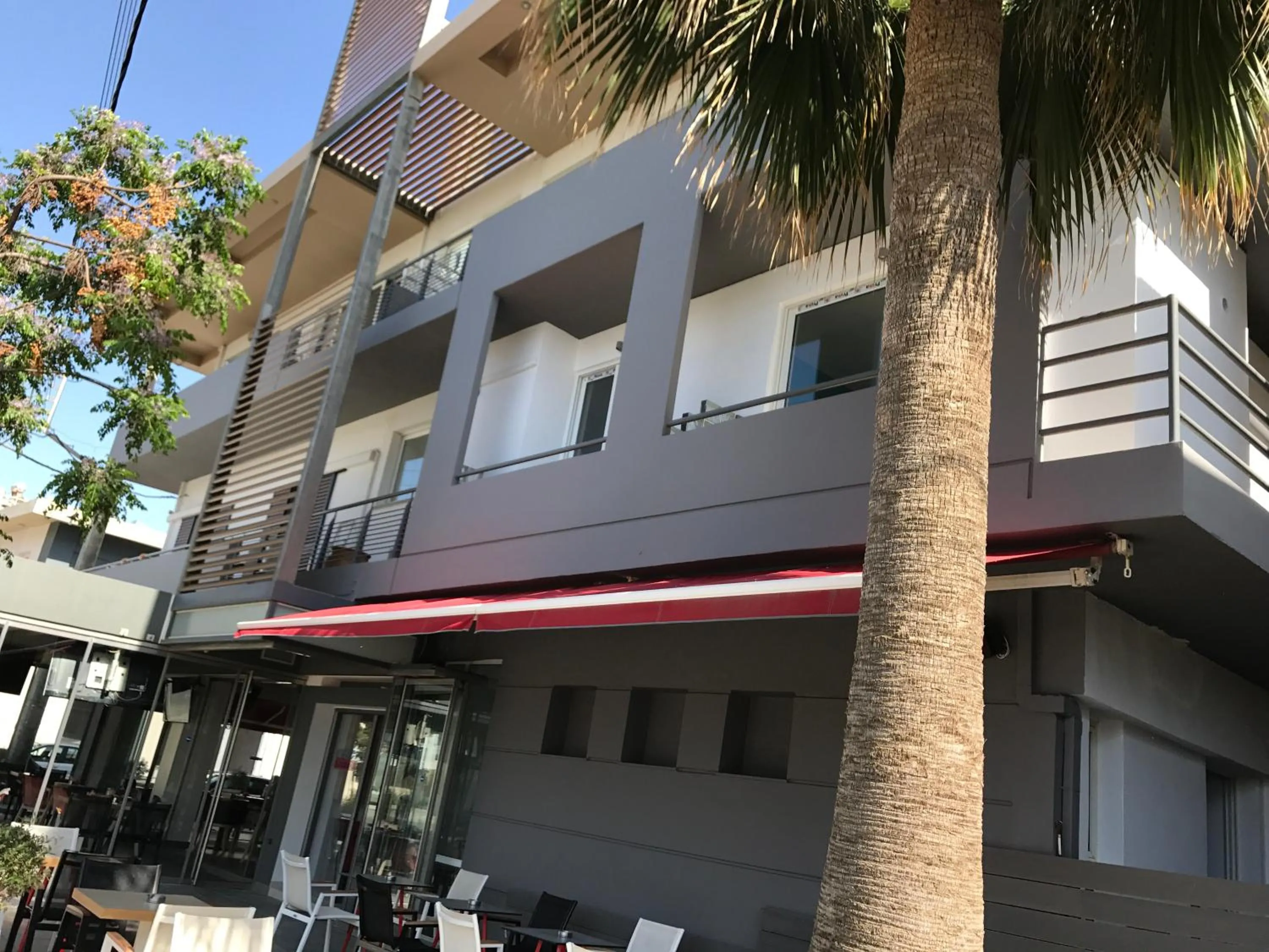 Facade/entrance in Kleanthi Studios