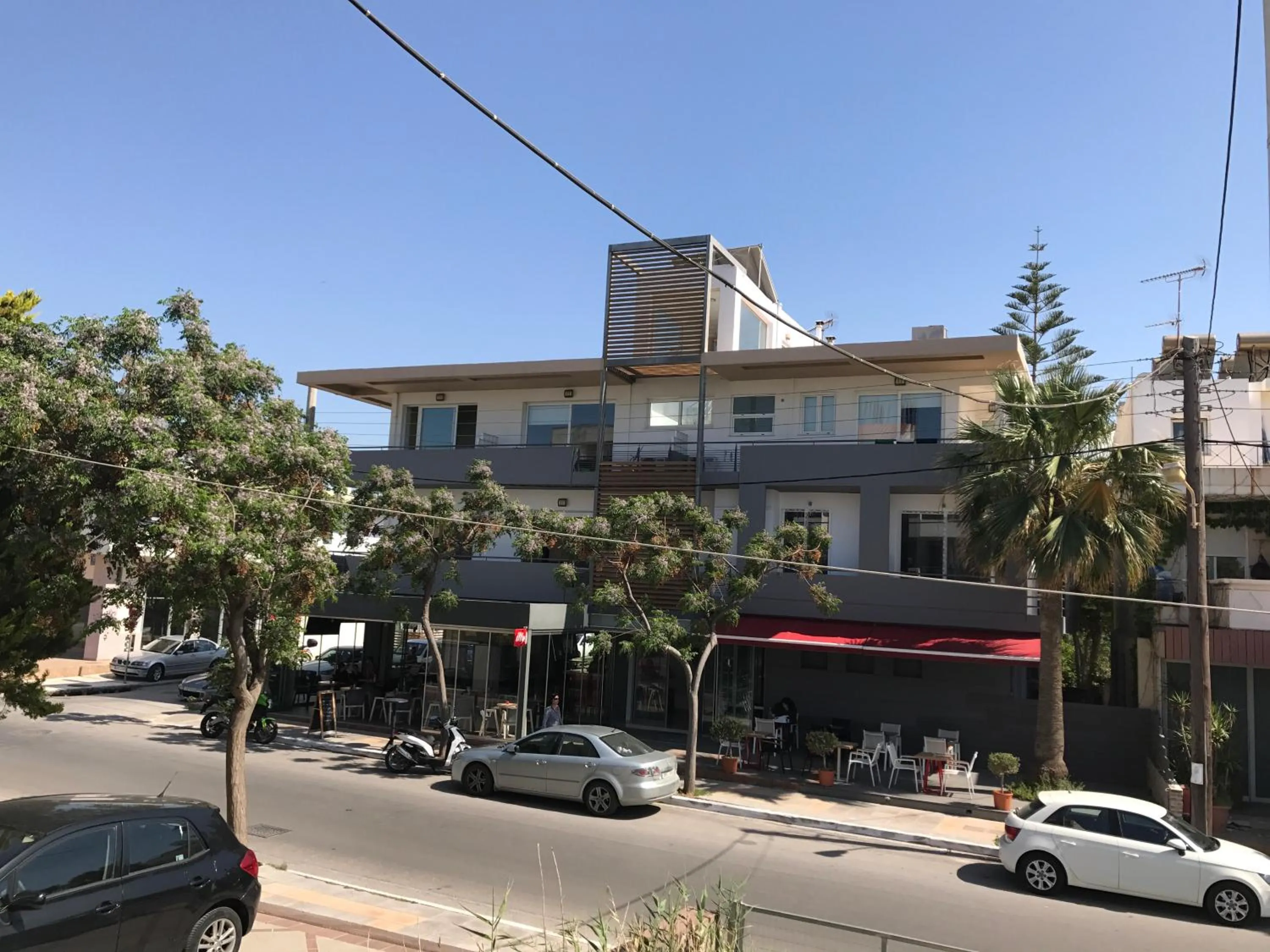 Facade/entrance in Kleanthi Studios