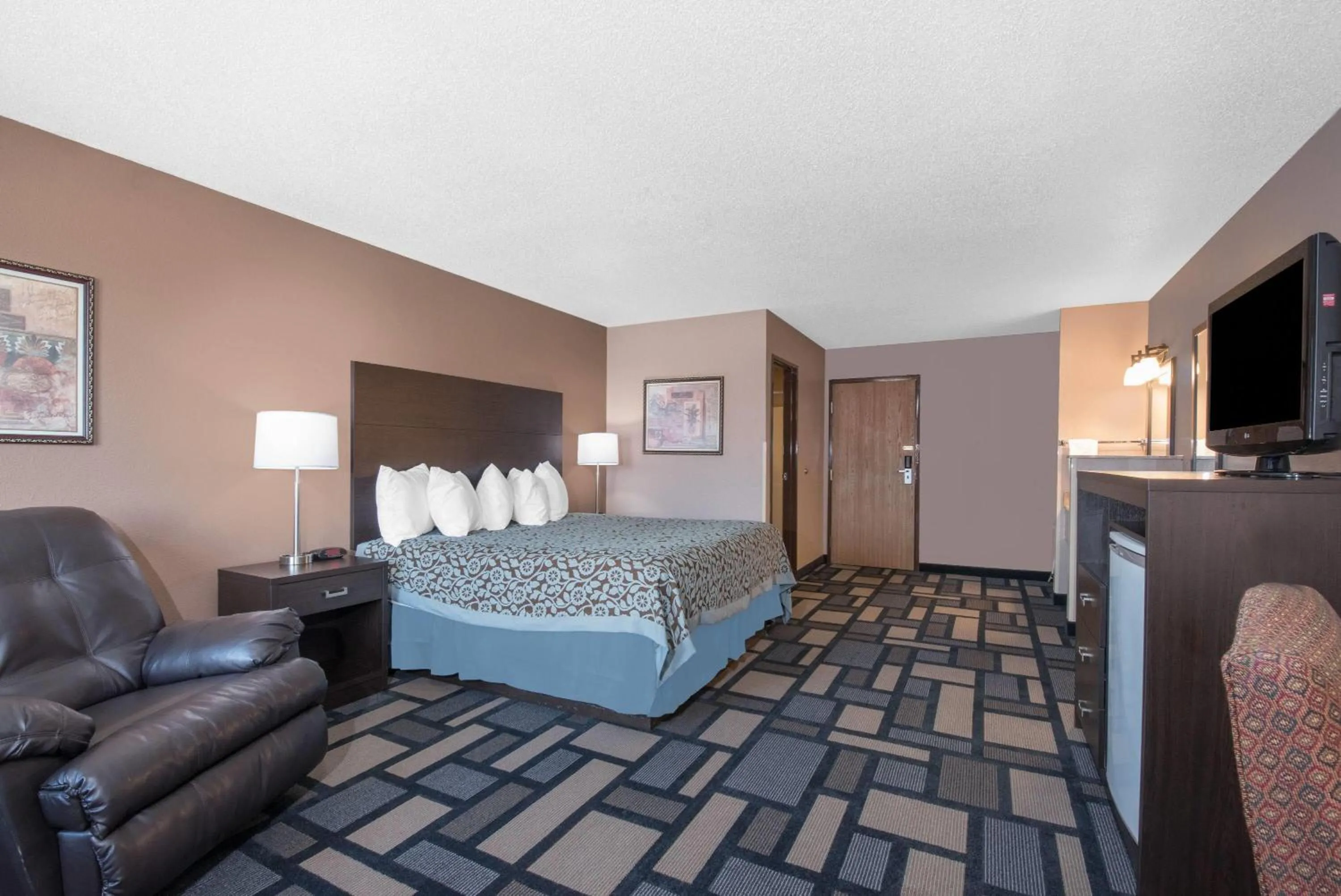 Photo of the whole room, Bed in Days Inn by Wyndham Watertown