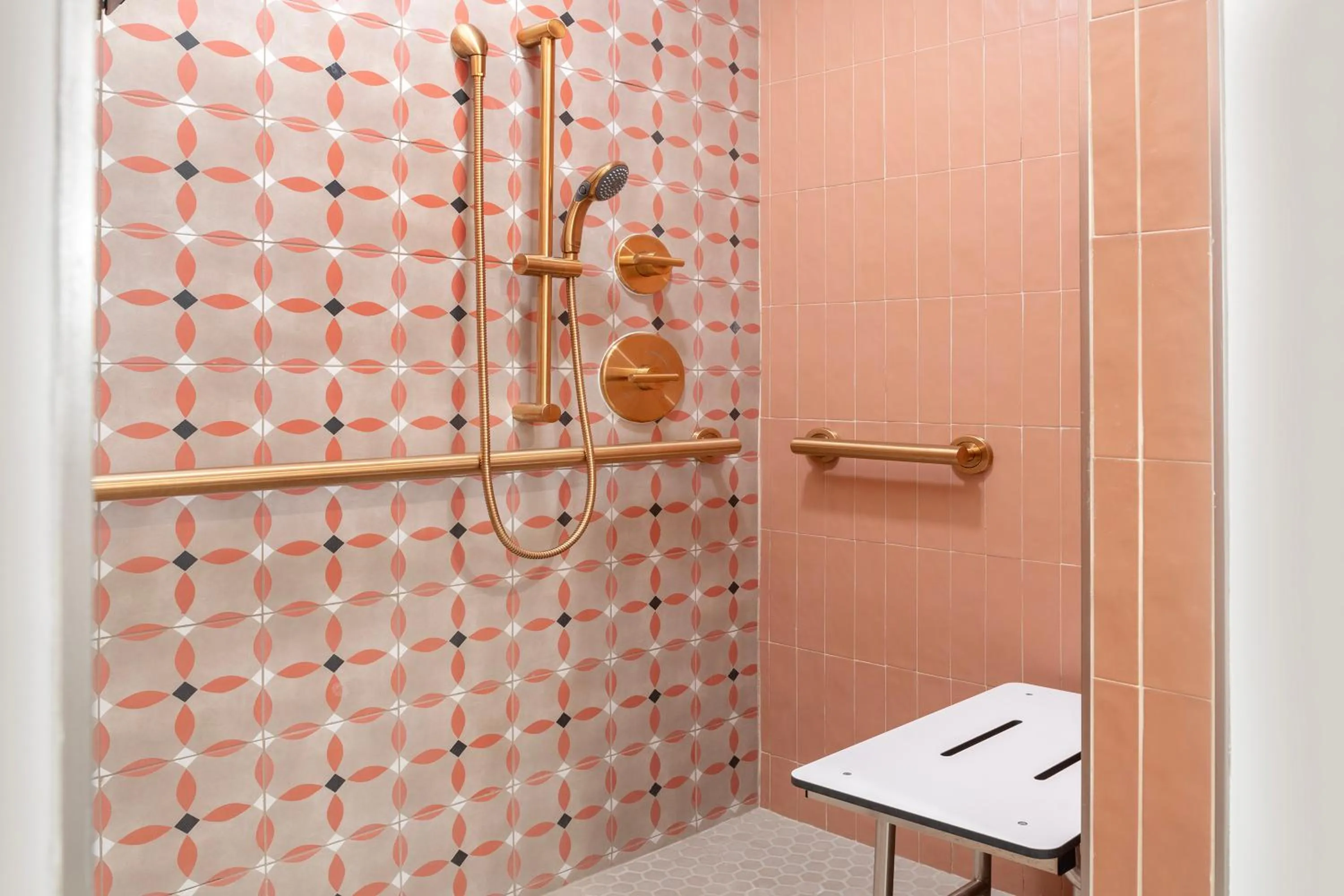 Shower in Cardiff By The Sea Lodge