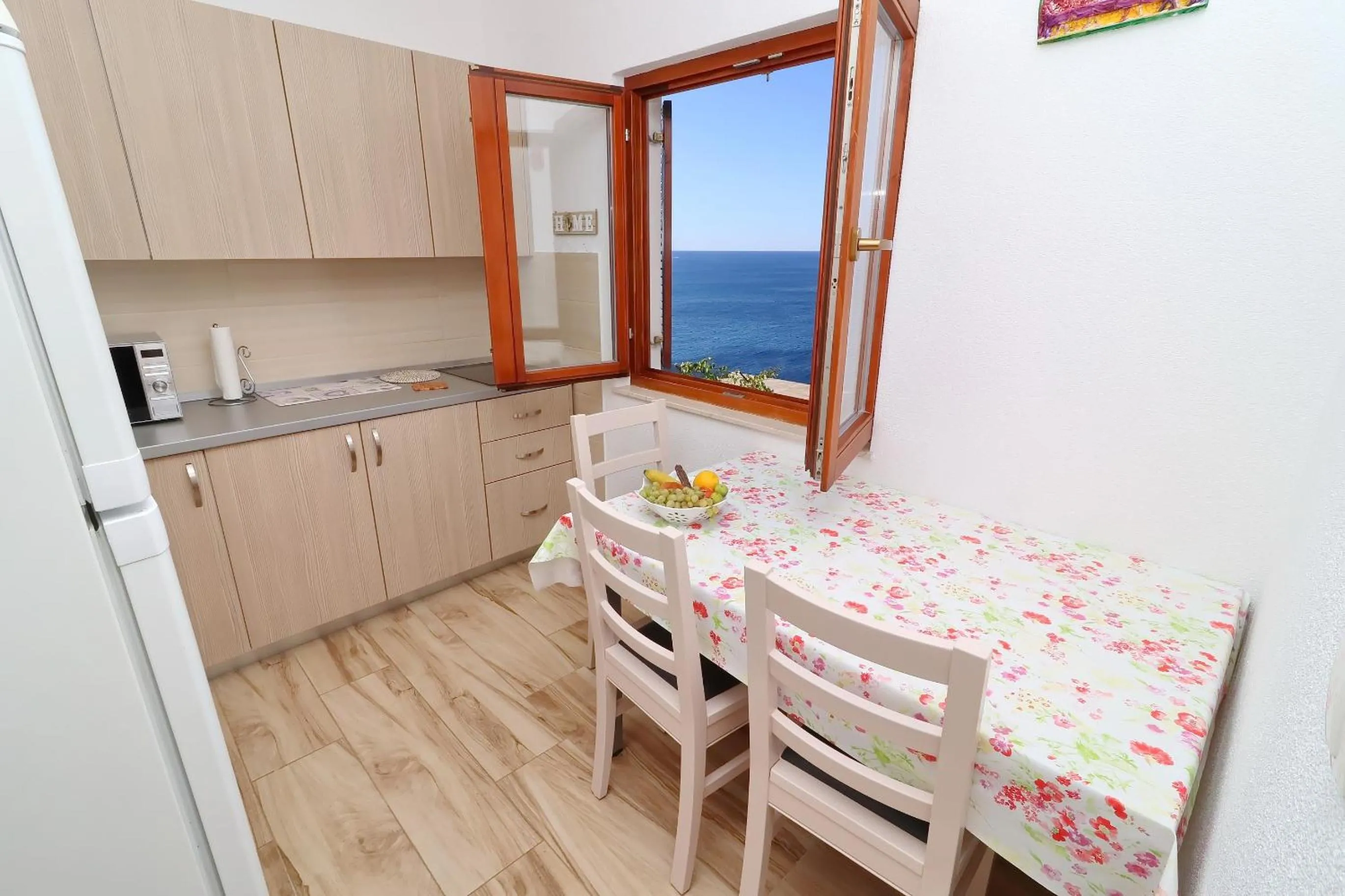 Dining area in Seaside Apartments Hrkać