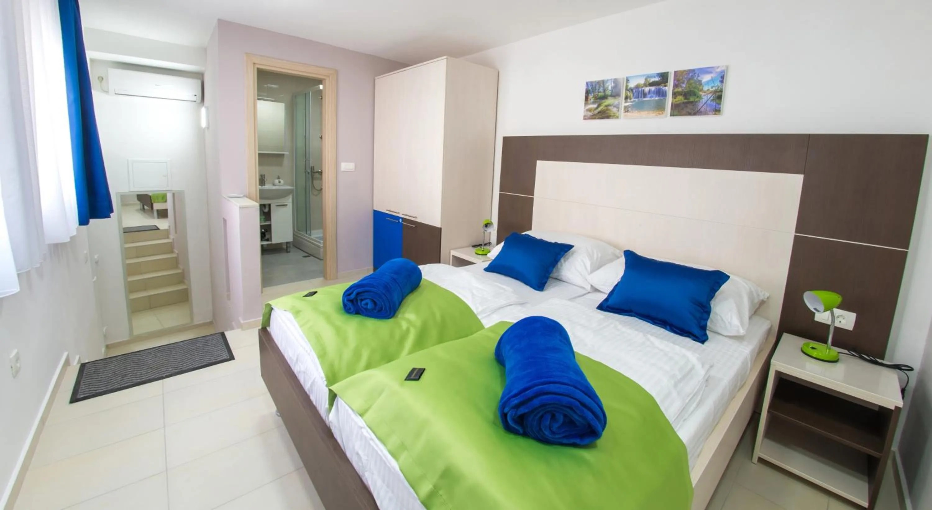 TV and multimedia, Bed in Five Rivers Rooms