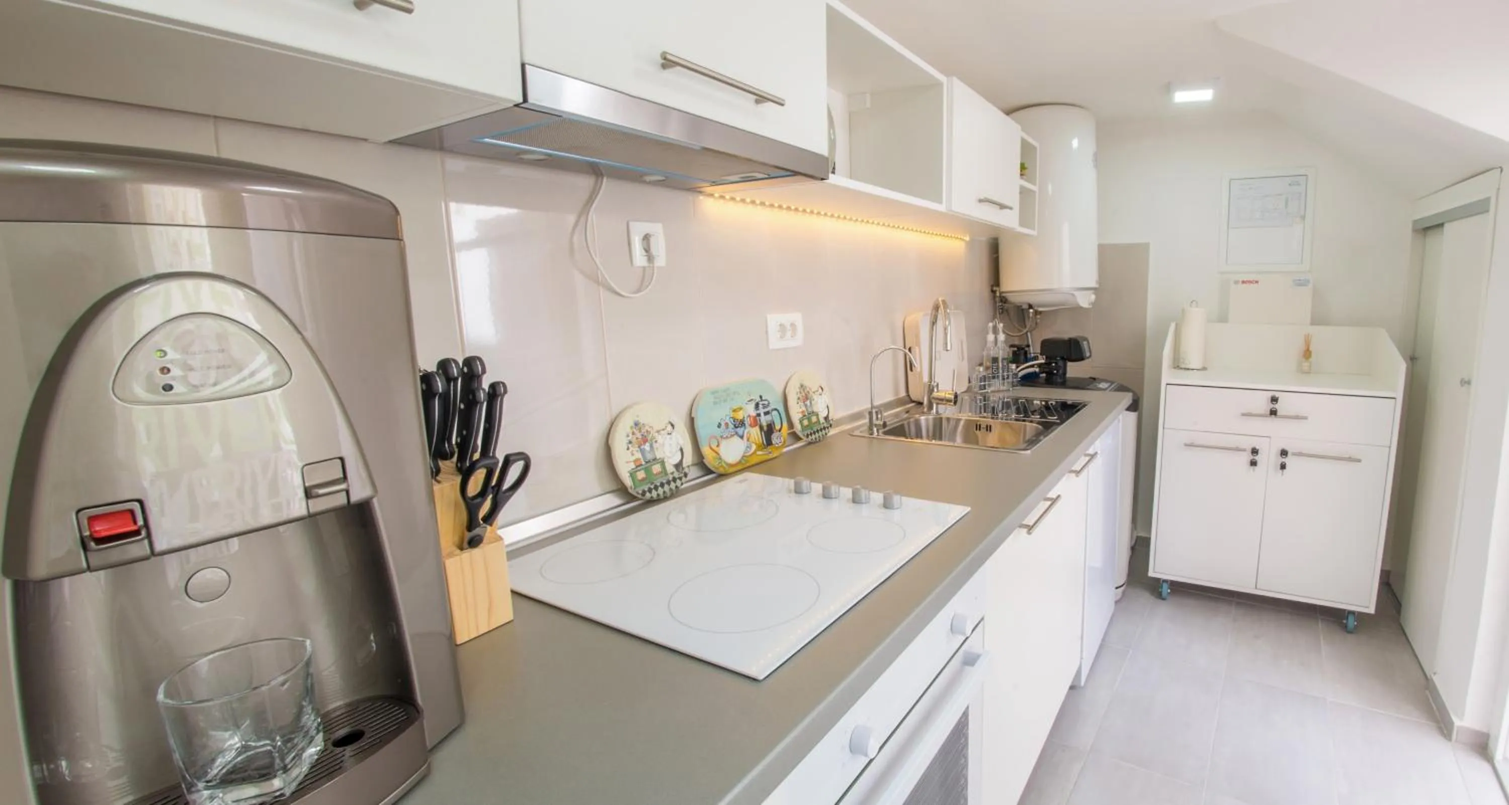 Coffee/tea facilities in Five Rivers Rooms