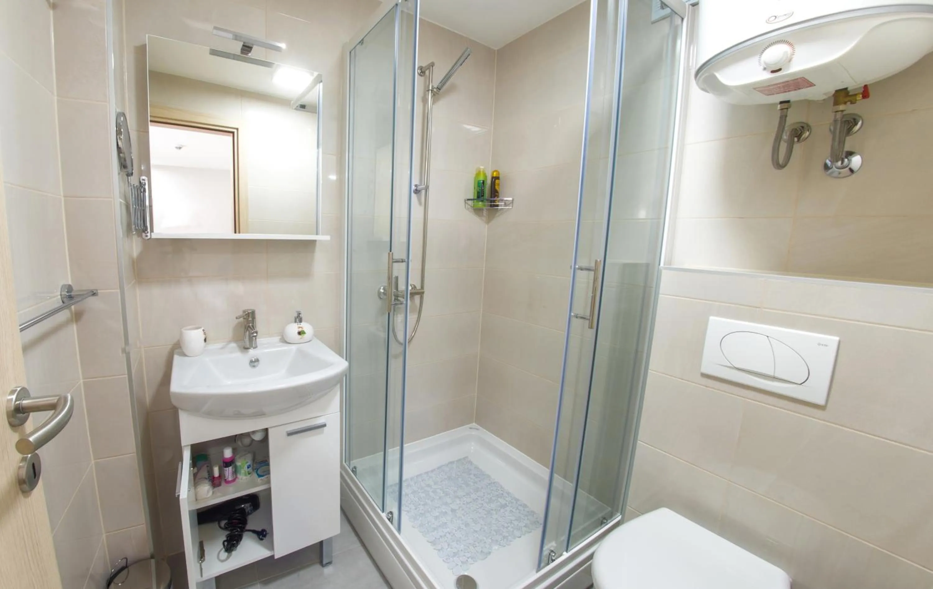 Shower in Five Rivers Rooms