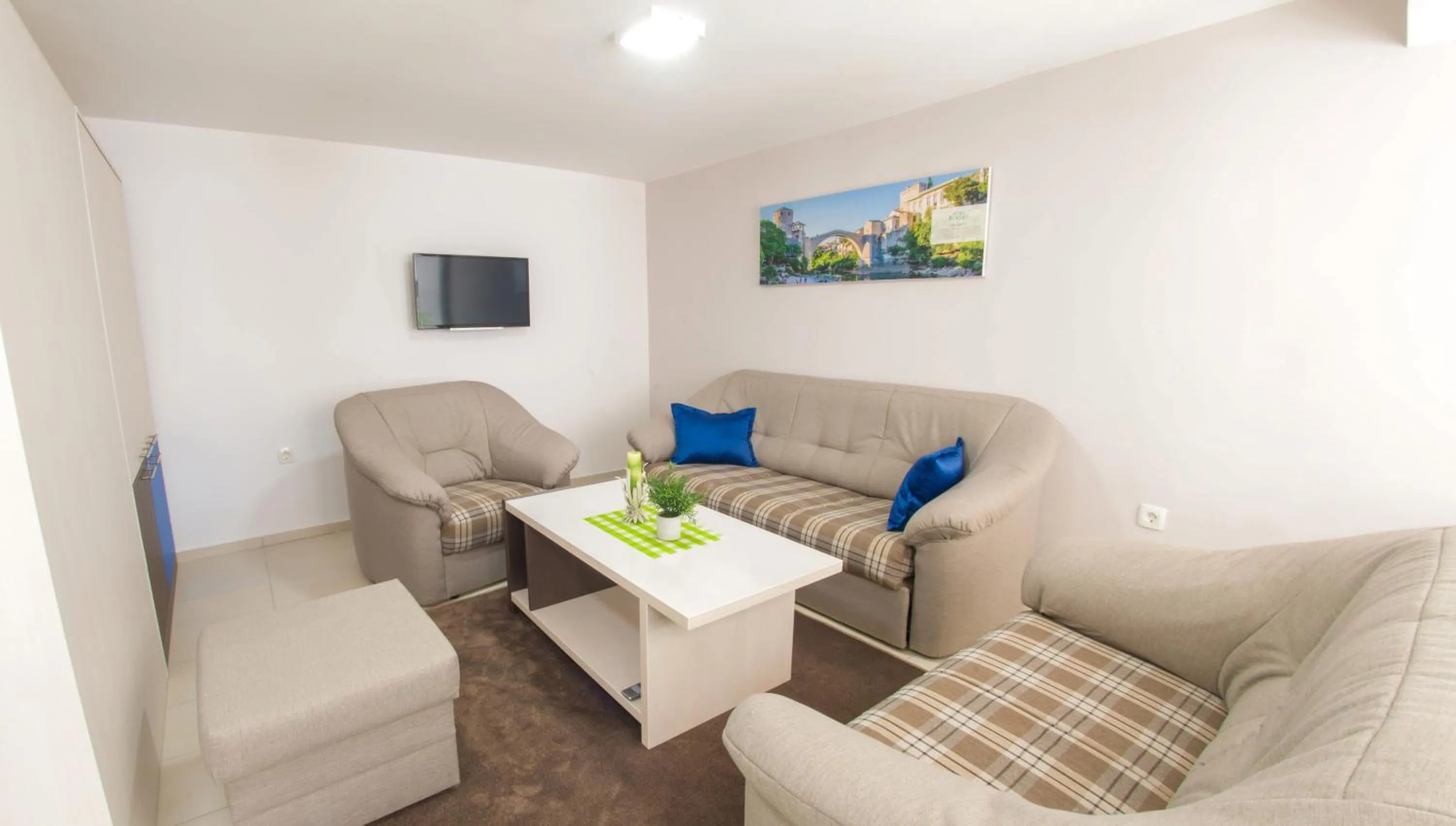 TV and multimedia in Five Rivers Rooms