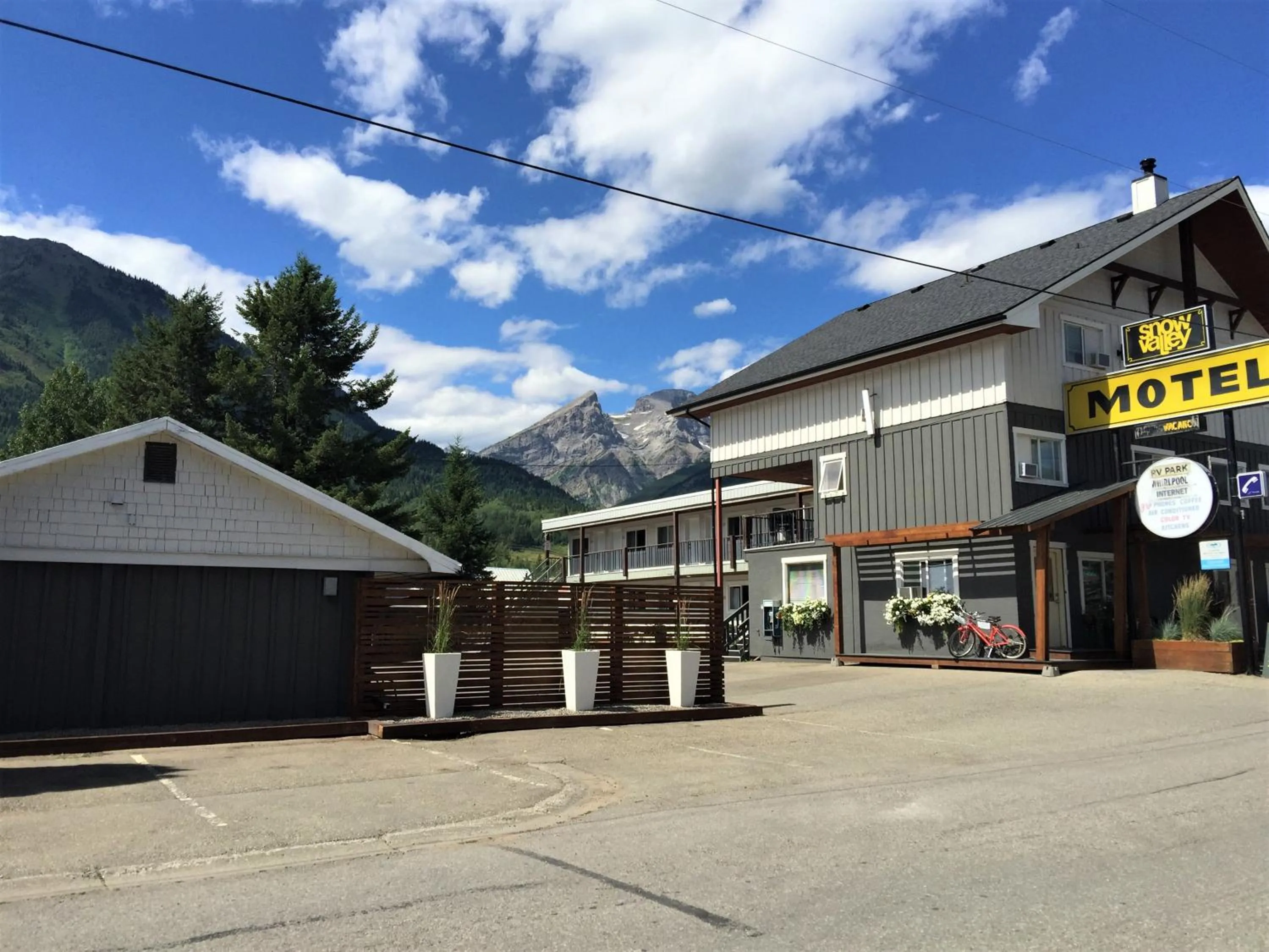Day in Snow Valley Lodging