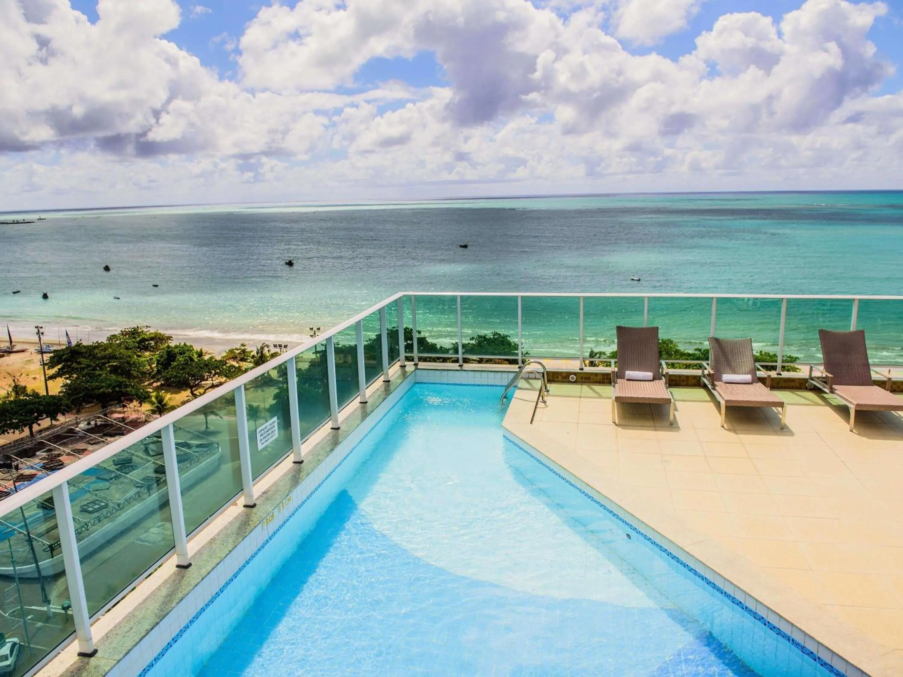 Pool view in Mercure Maceio Pajuçara