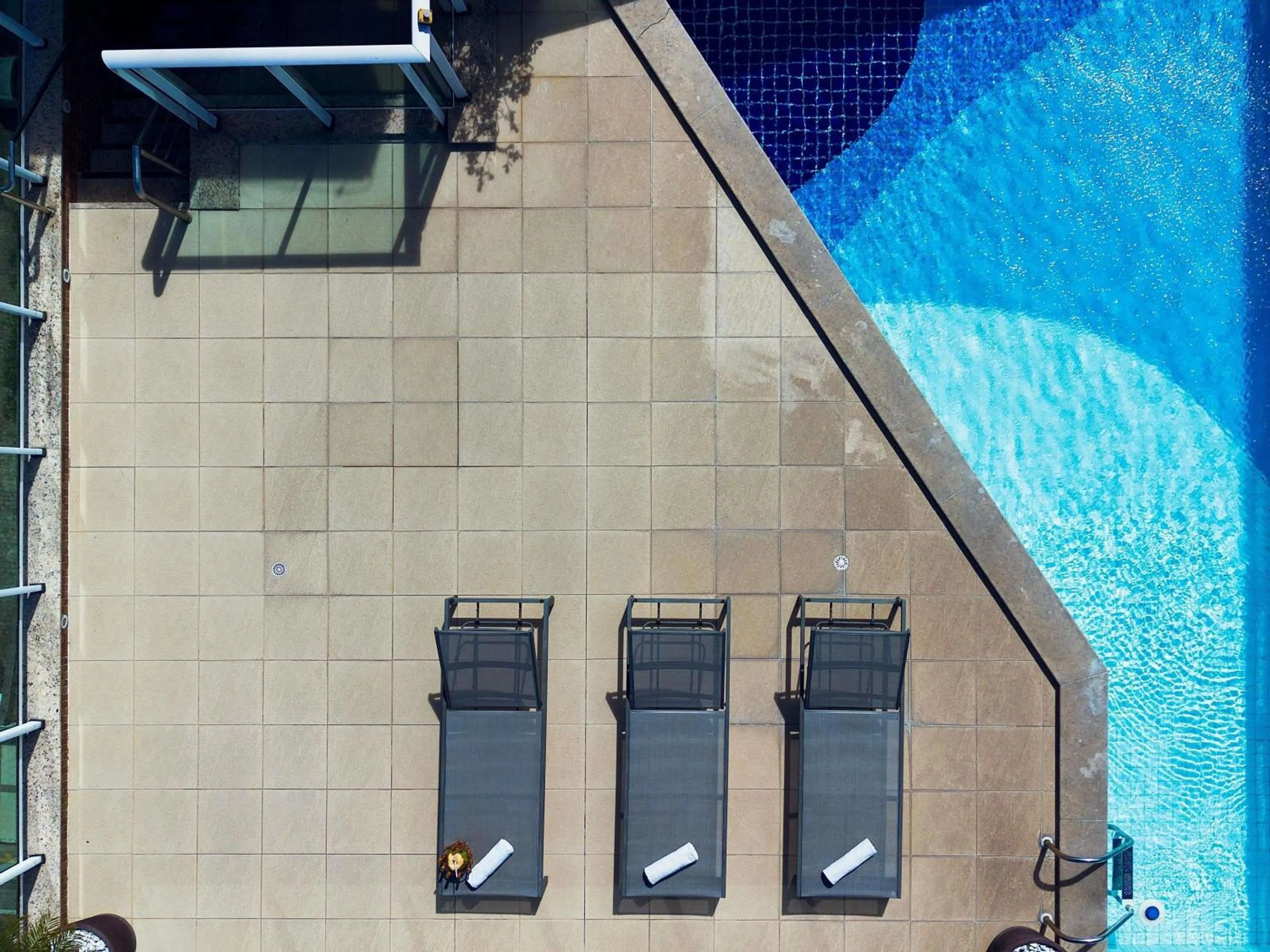 Pool view in Mercure Maceio Pajuçara