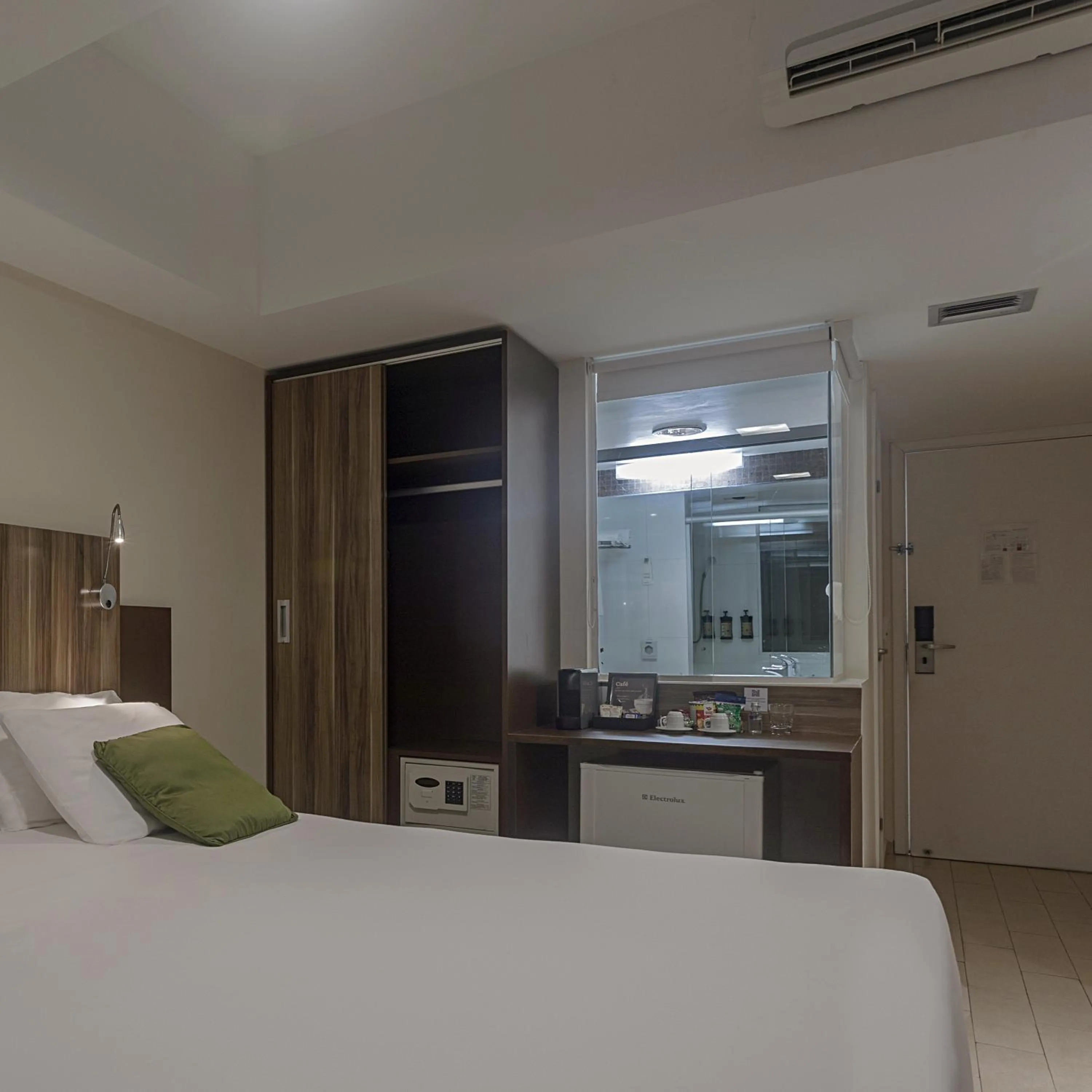 Photo of the whole room, Bed in Mercure Maceio Pajuçara