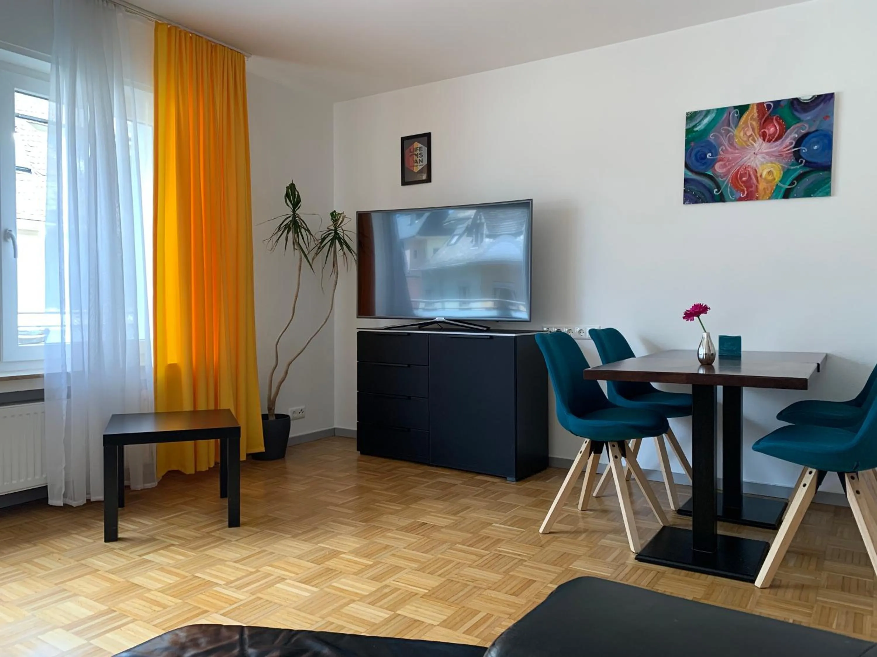 Communal lounge/ TV room in La Maison Vintage