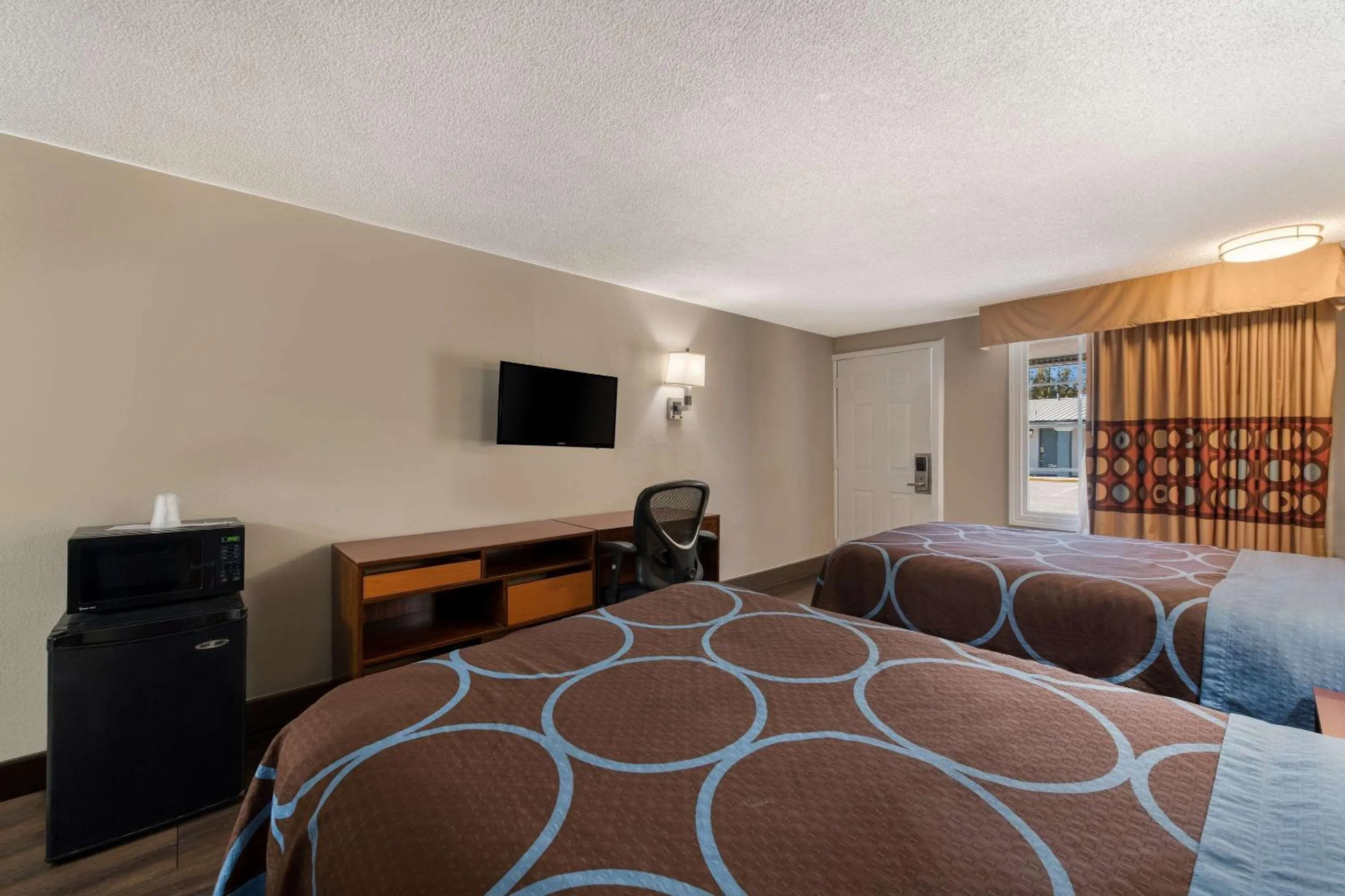 Bedroom, Bed in Rodeway Inn Charlotte Airport Area