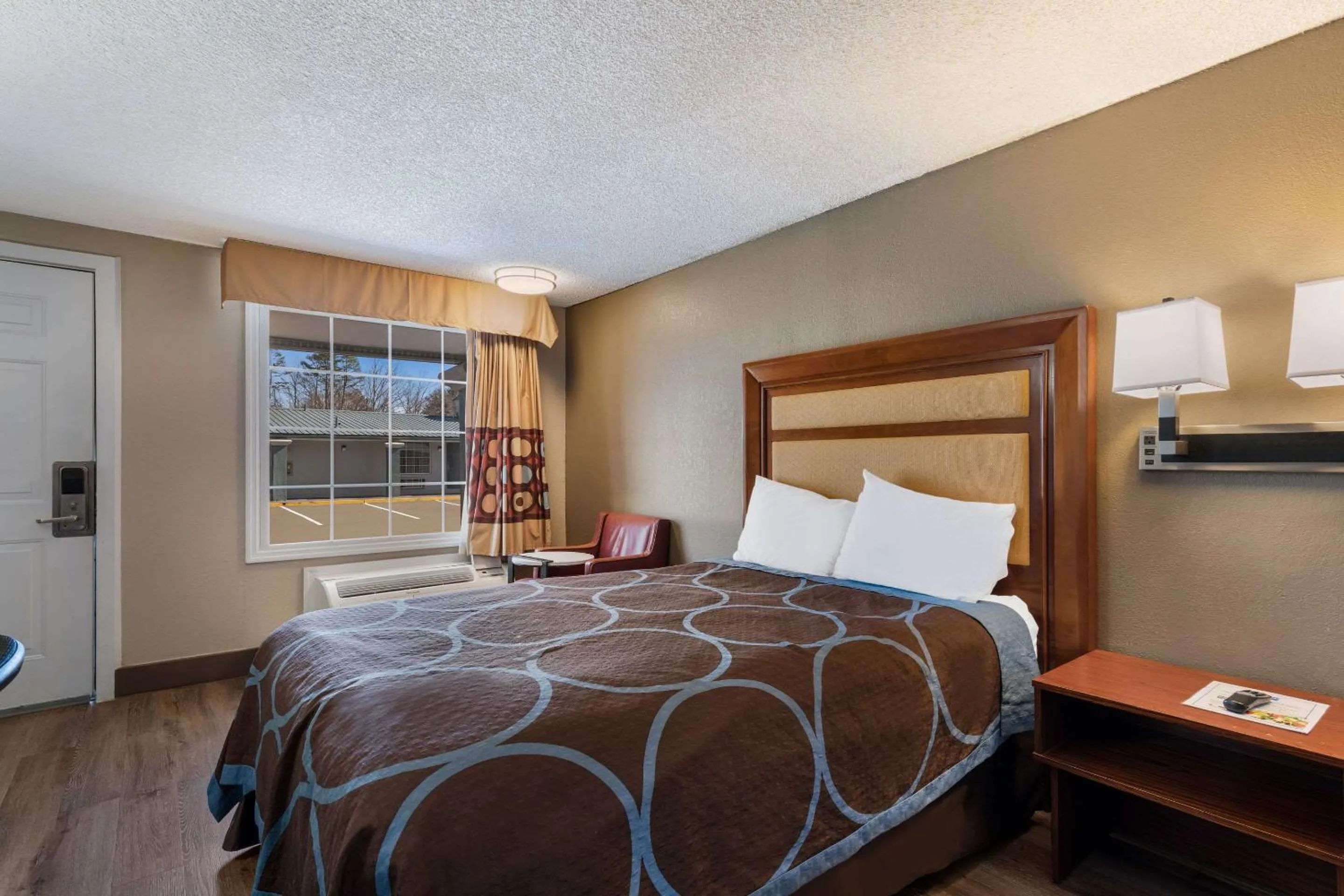 Bedroom, Bed in Rodeway Inn Charlotte Airport Area