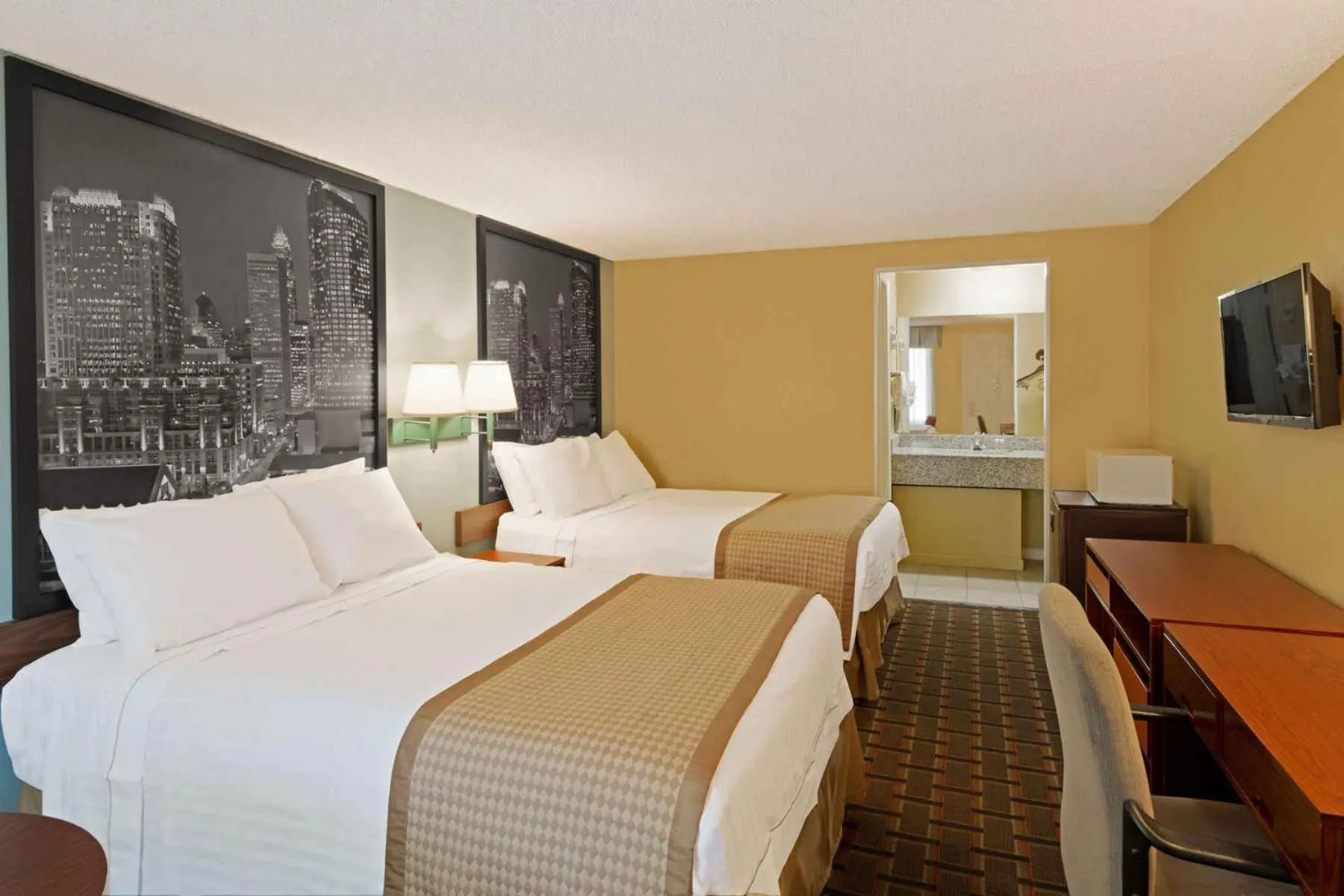 Photo of the whole room, Bed in Rodeway Inn Charlotte Airport Area