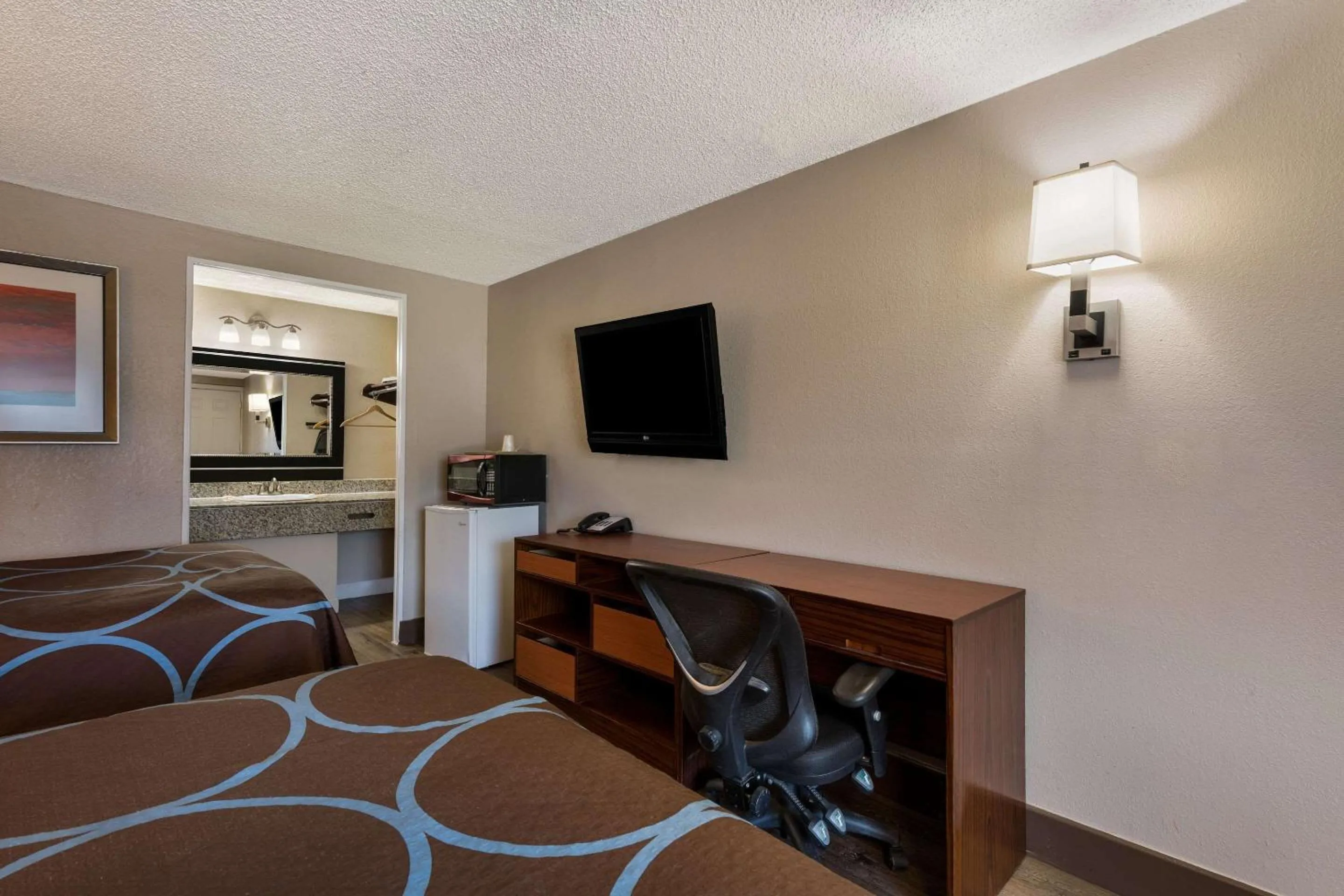 Bedroom in Rodeway Inn Charlotte Airport Area