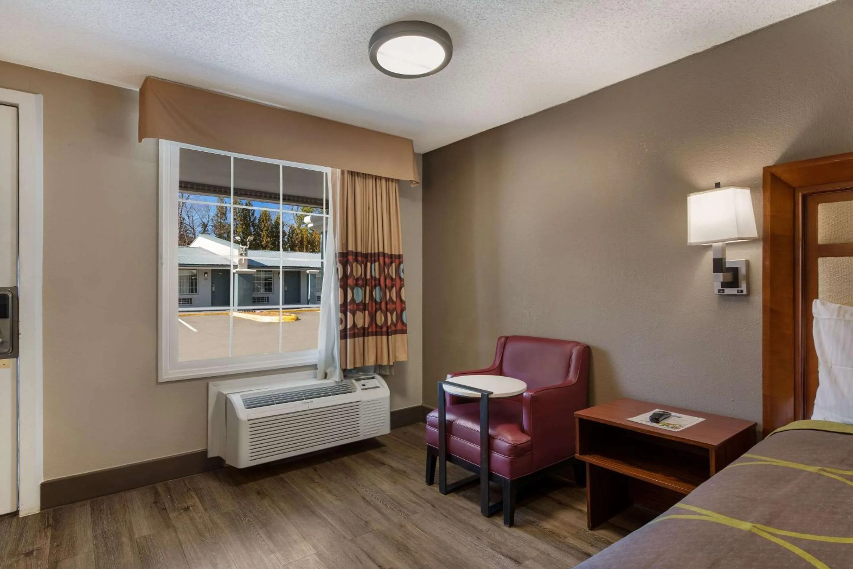 Bedroom in Rodeway Inn Charlotte Airport Area