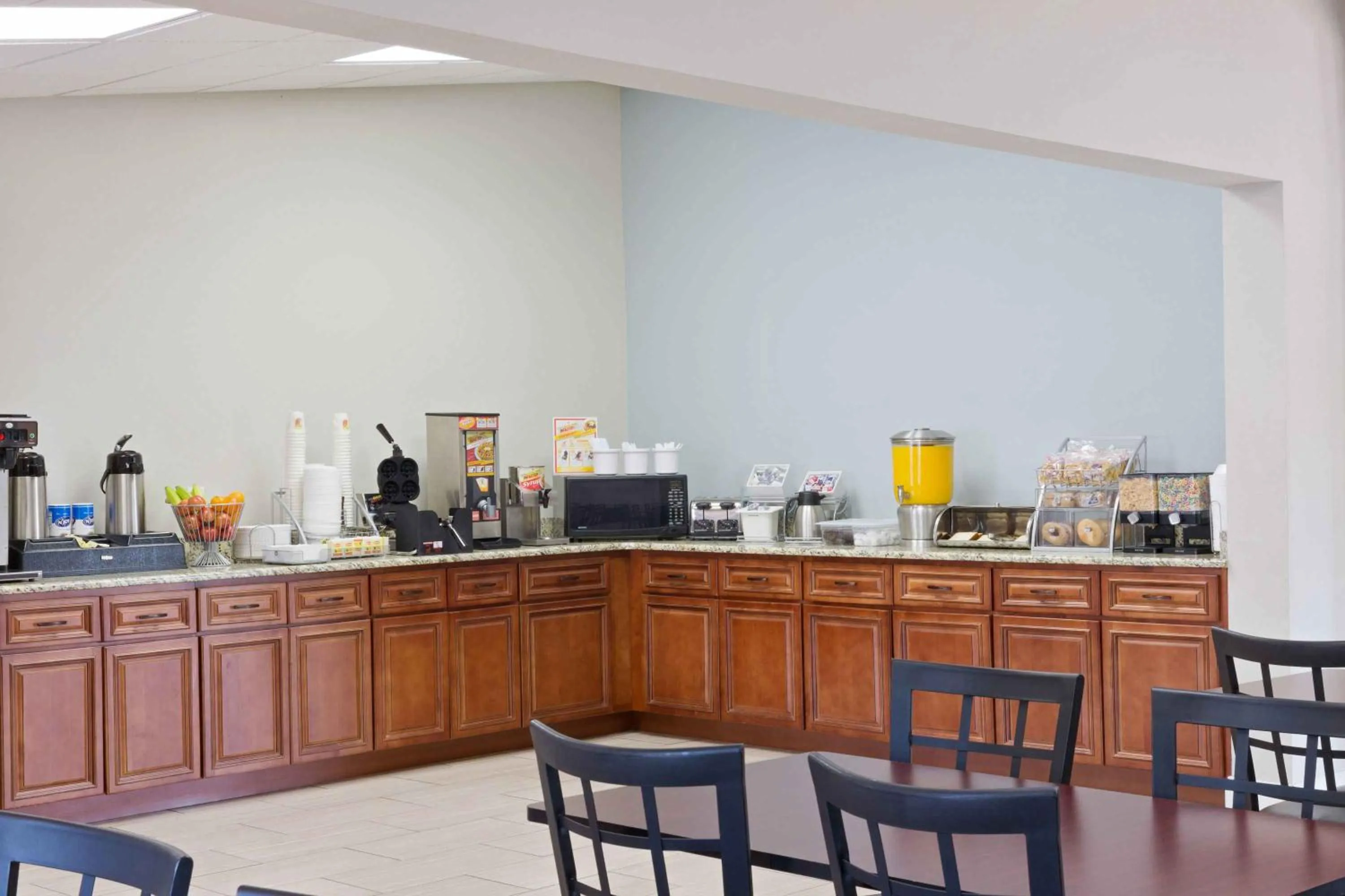 Breakfast in Rodeway Inn Charlotte Airport Area