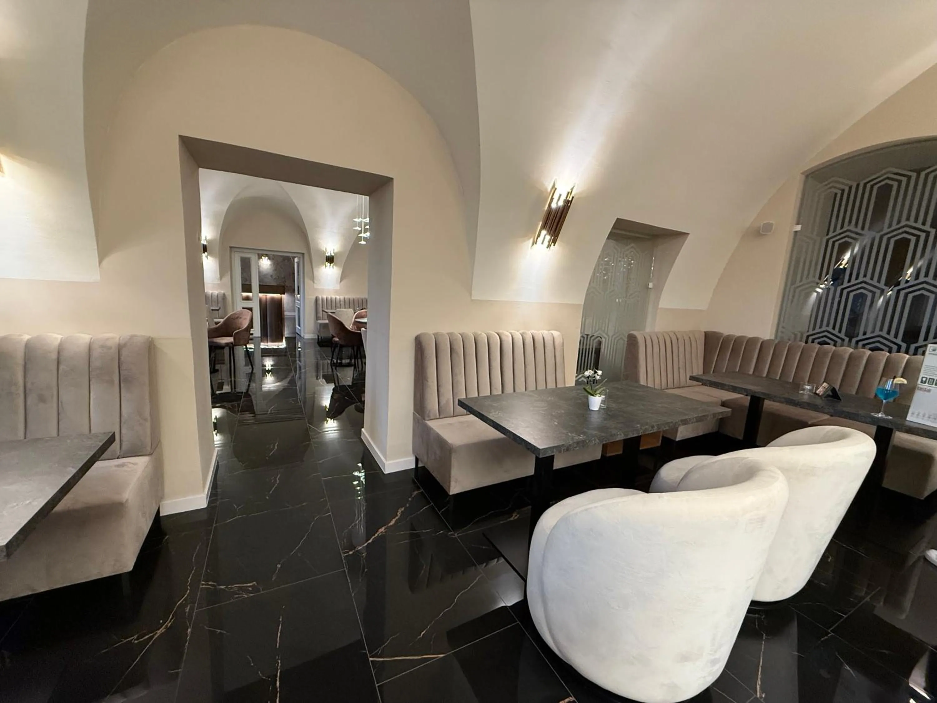 Restaurant/places to eat in Hotel Jelen