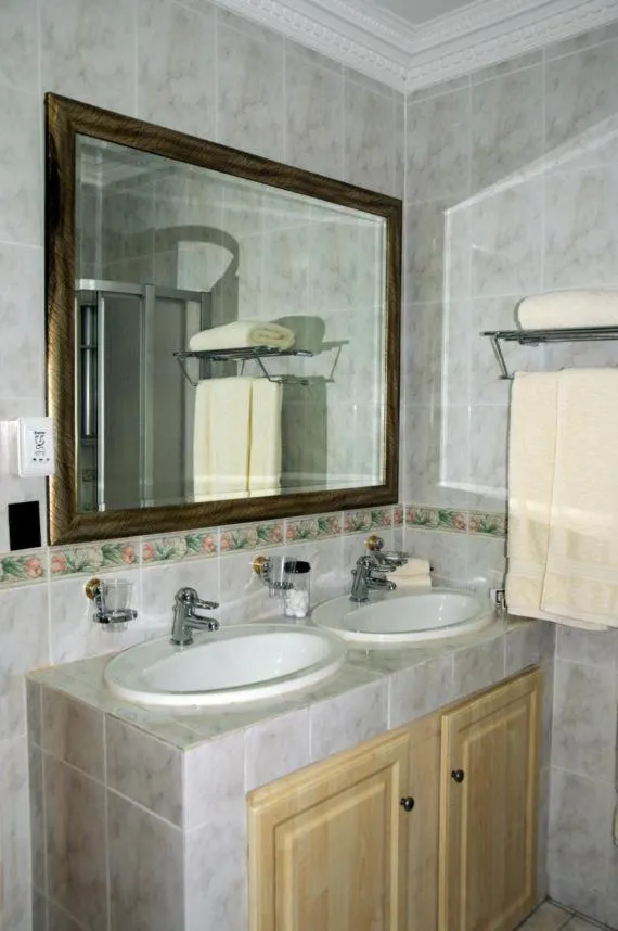 Bathroom in Hoyohoyo Chartwell Lodge