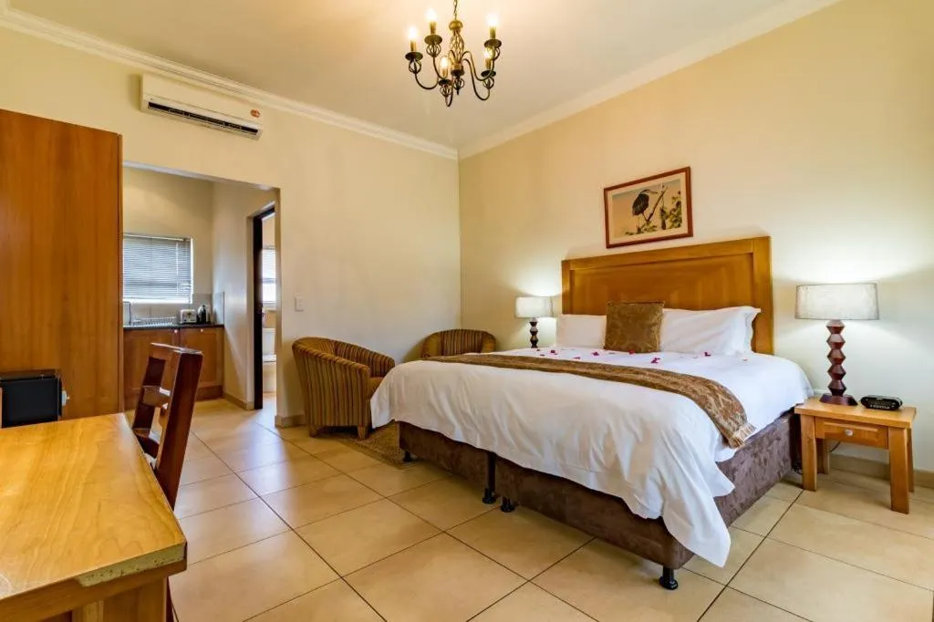 Bed in Hoyohoyo Chartwell Lodge