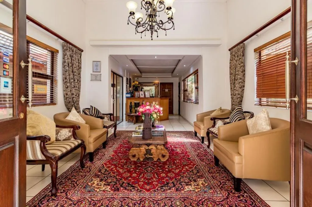 Hoyohoyo Chartwell Lodge