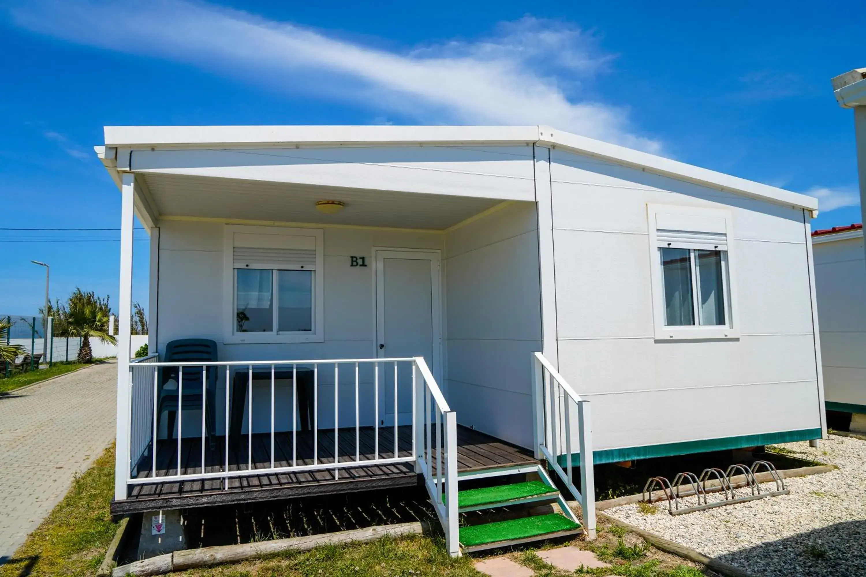 One-Bedroom Bungalow in Urban Art by Campigir One-Bedroom Bungalow in Urban Art by Campigir