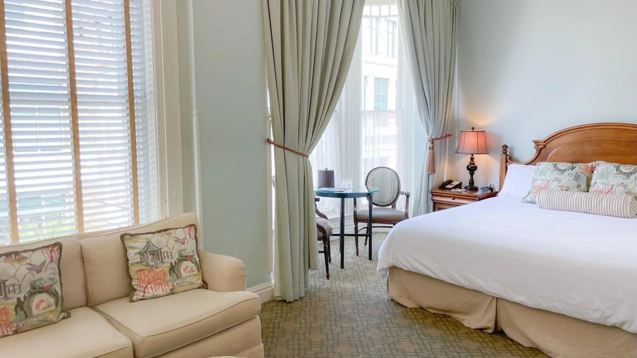 Photo of the whole room, Bed in Fulton Lane Inn