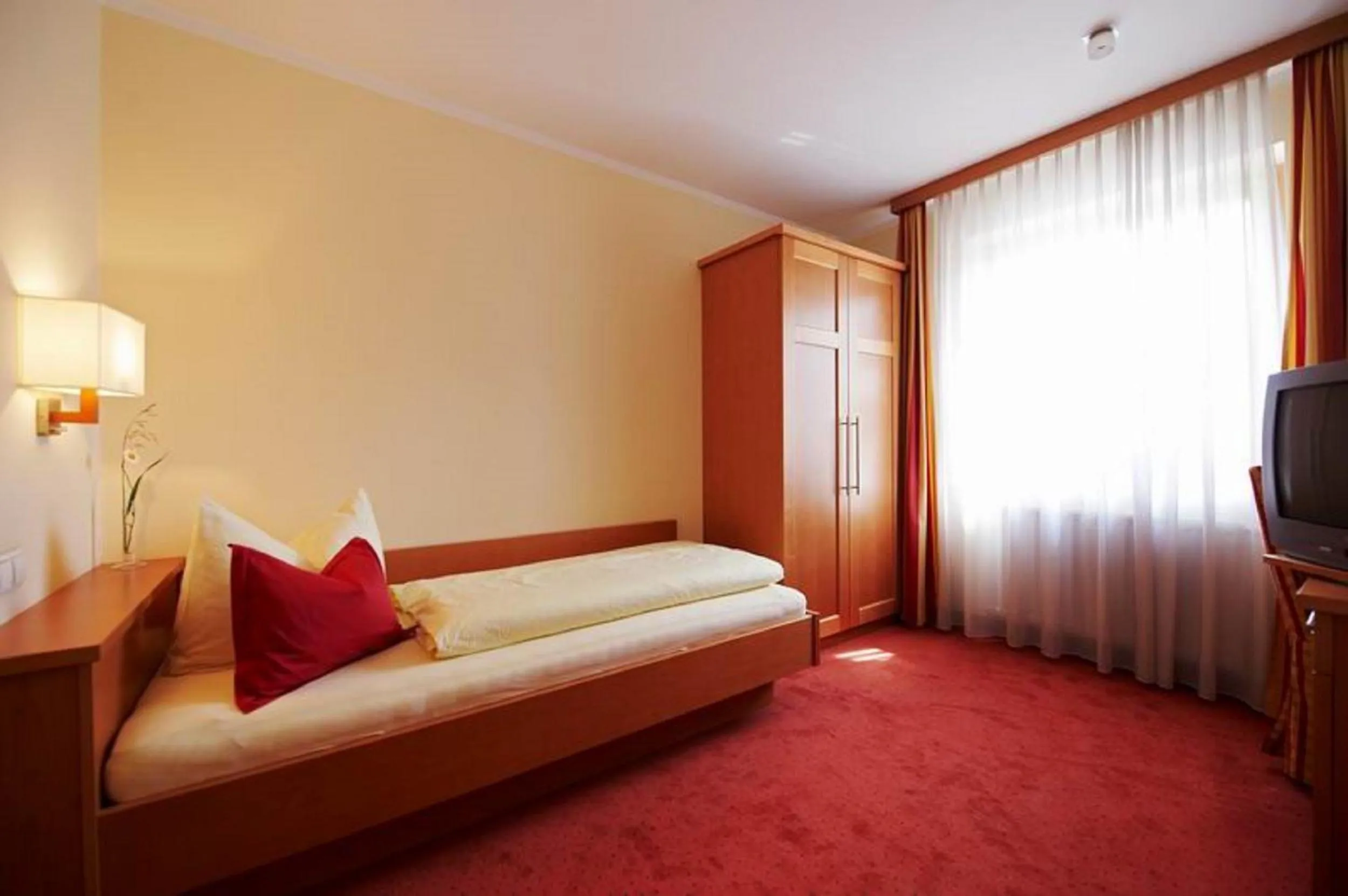 Bedroom, Bed in Hotel Mohnenfluh