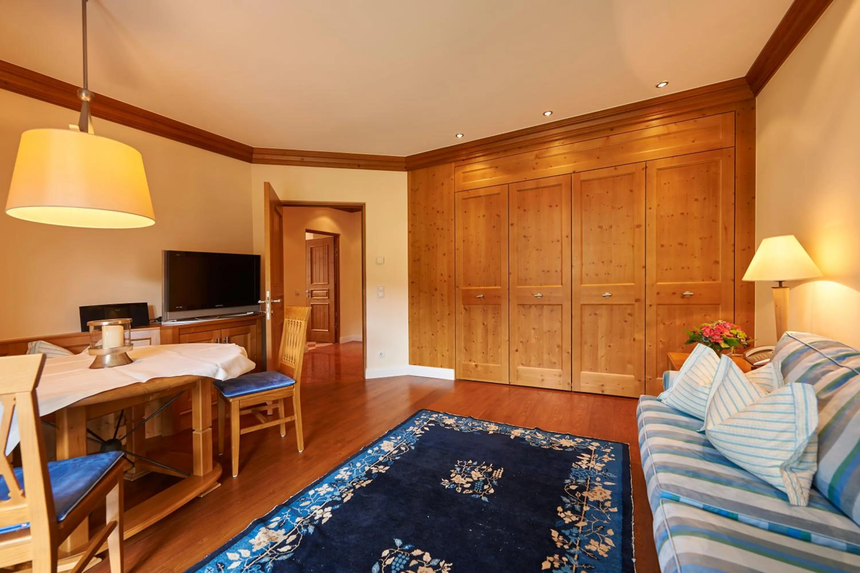 Living room, Bed in Hotel Mohnenfluh