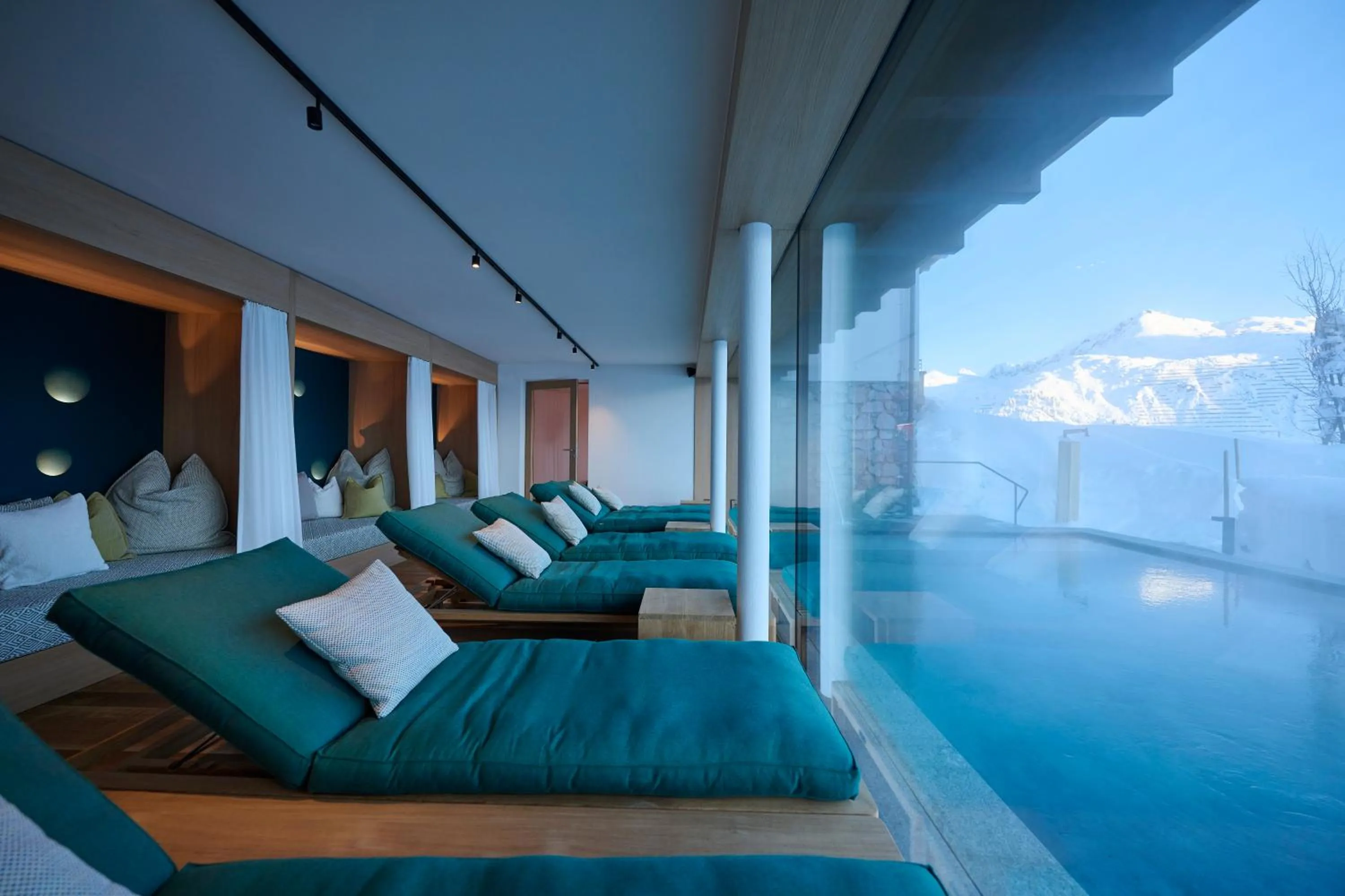 Swimming pool in Hotel Mohnenfluh