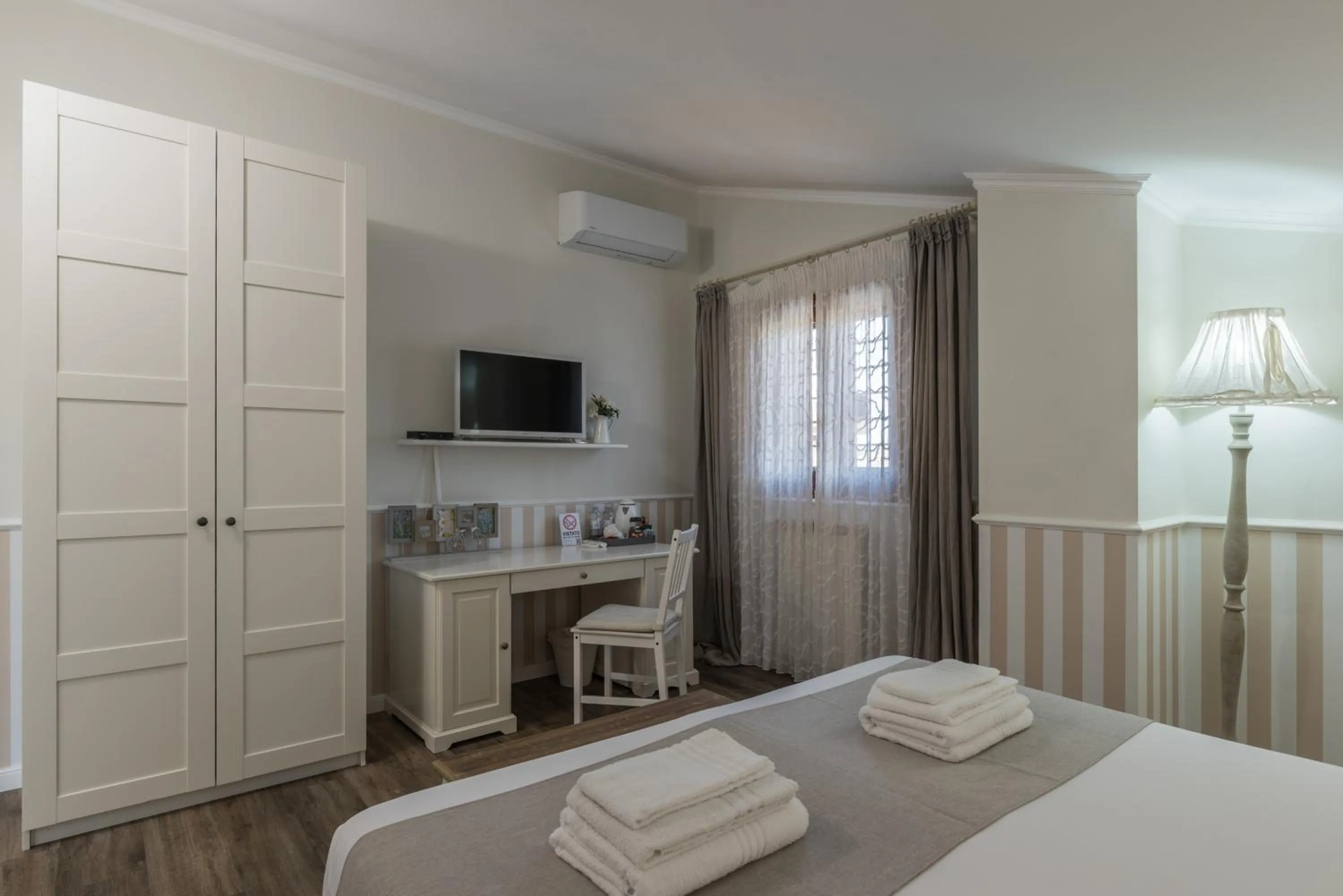 TV and multimedia, Bed in B&B L'Ulivo Fiumicino