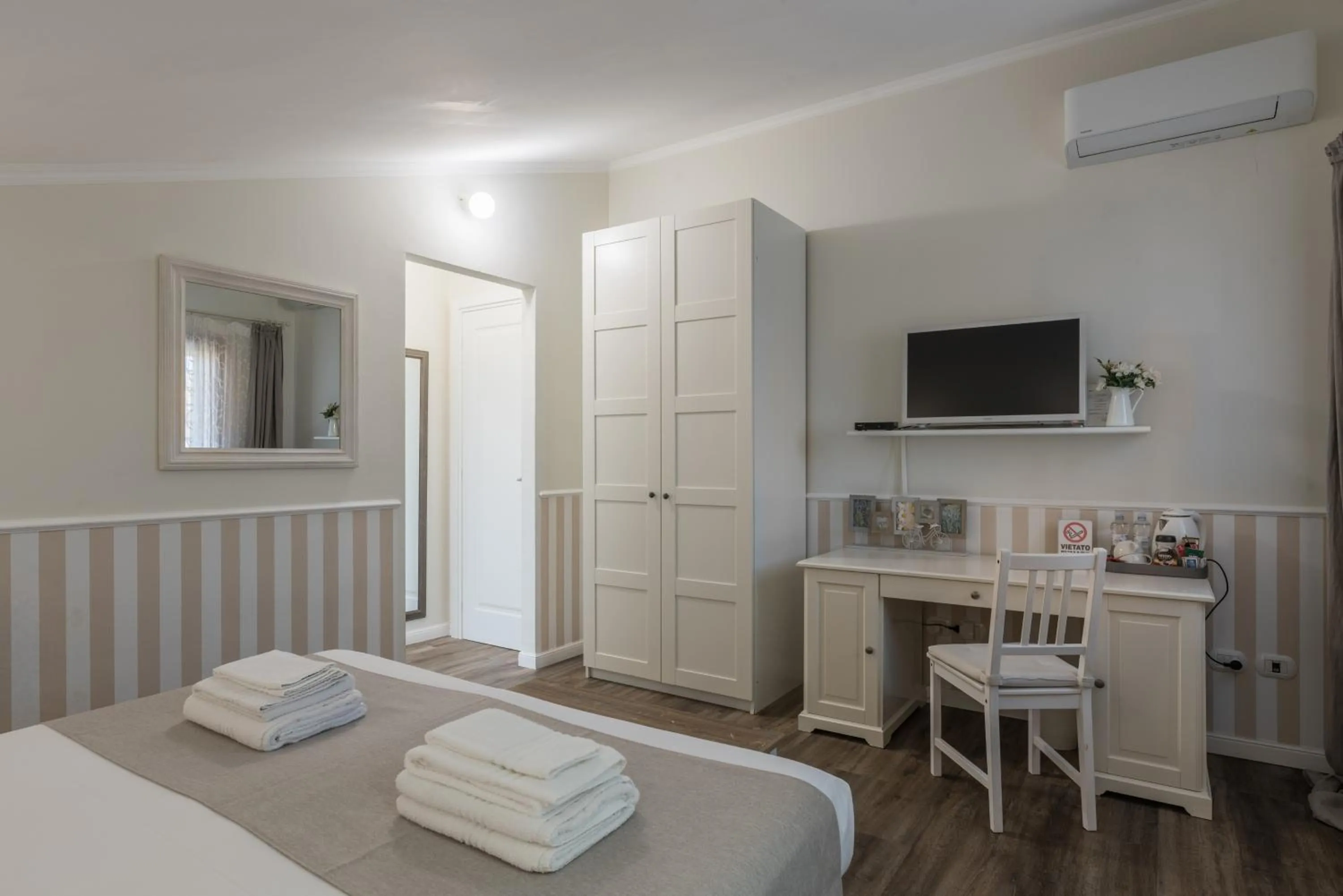 TV and multimedia, Bed in B&B L'Ulivo Fiumicino