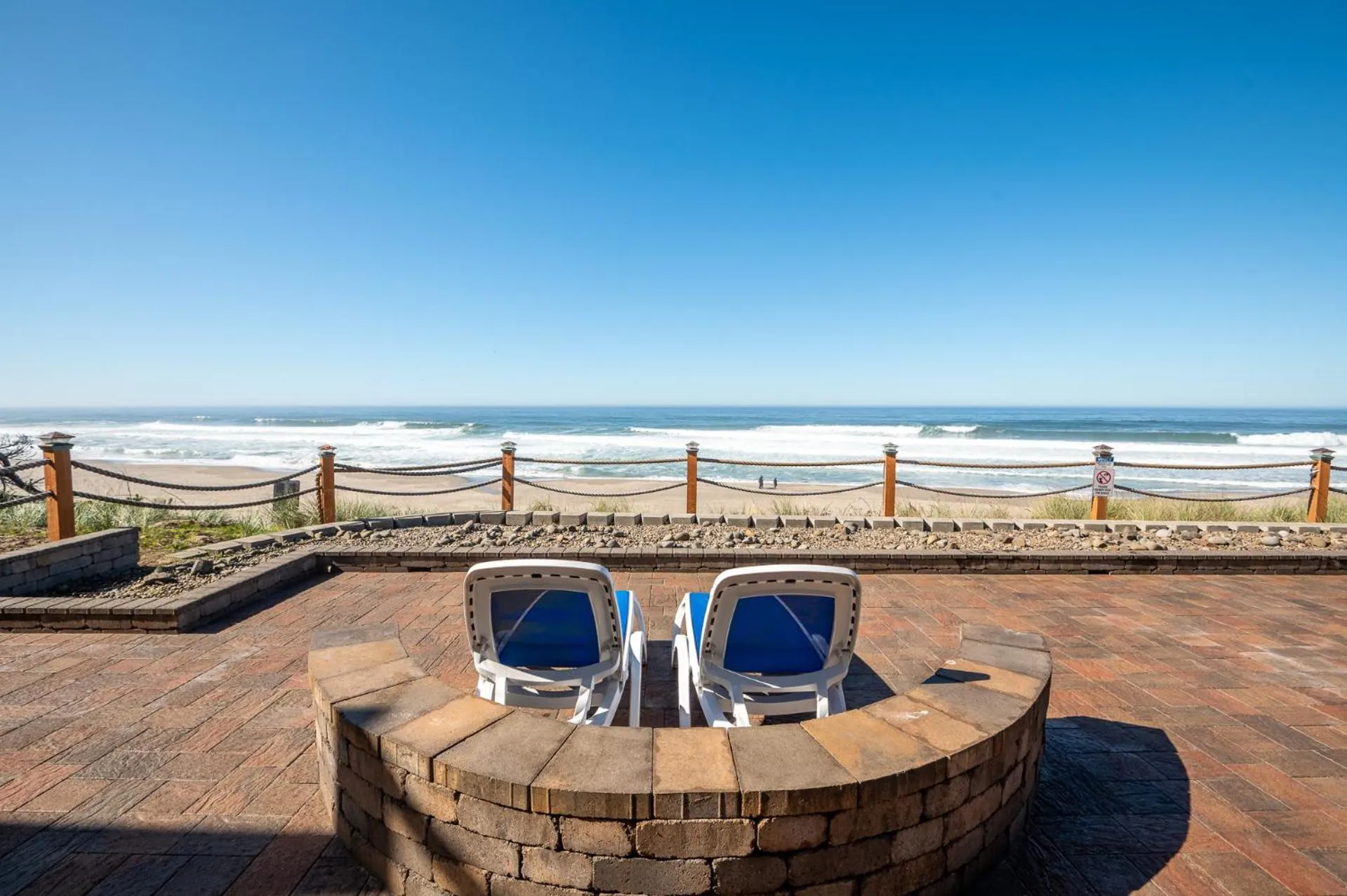 Beach in Sailor Jack Oceanfront Motel