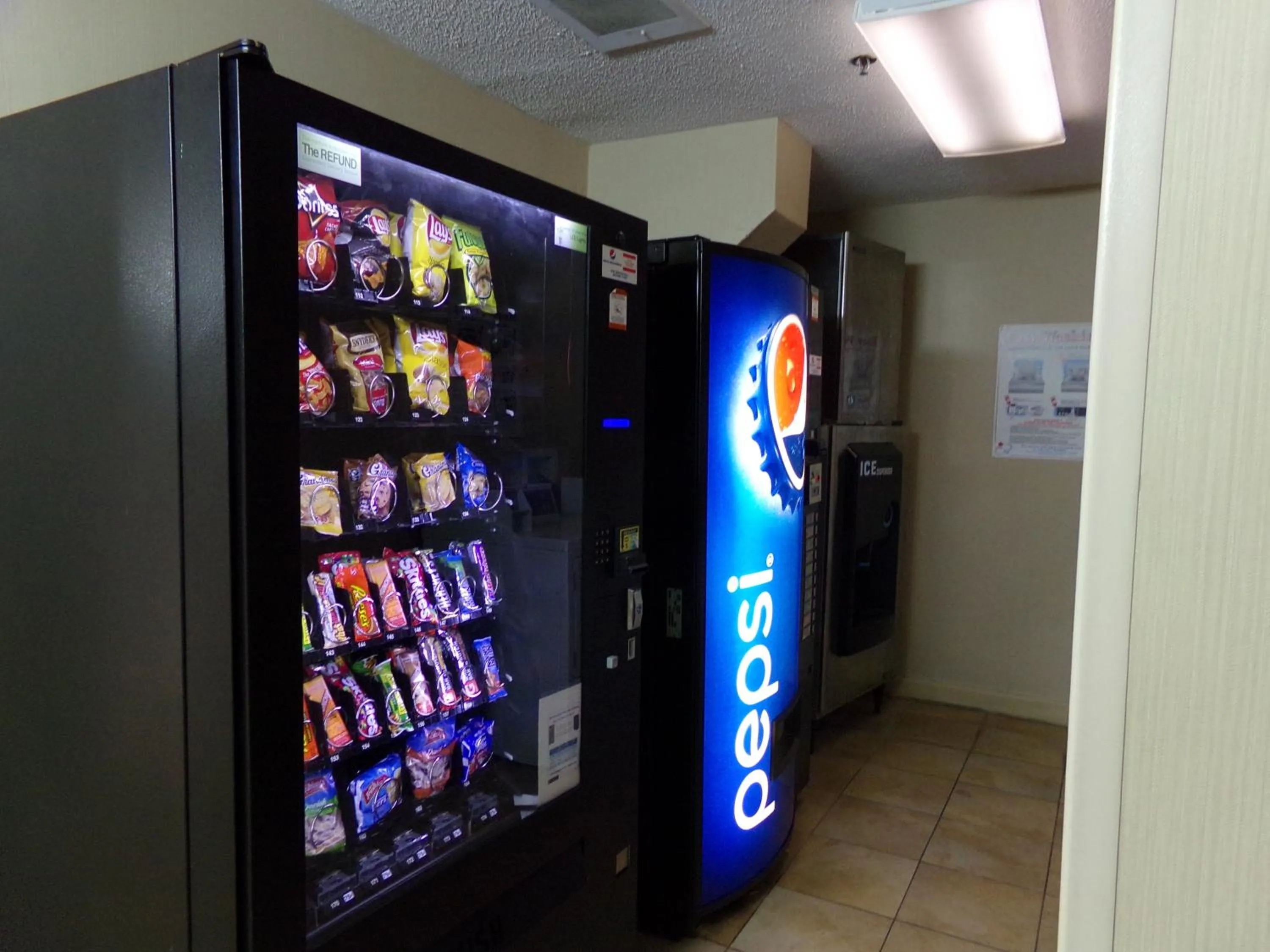 Food and drinks, Supermarket/Shops in Baymont by Wyndham Metropolis