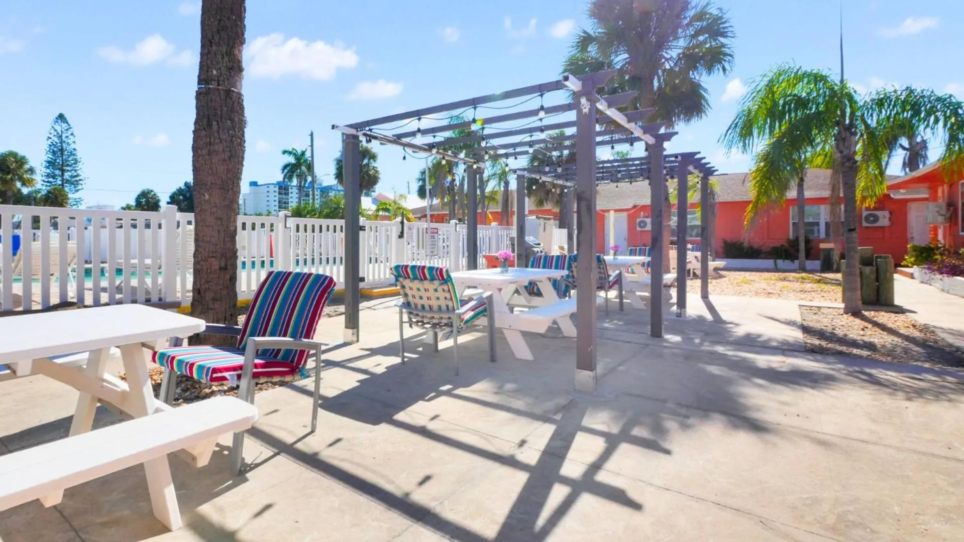 Patio in Bella Sirena Inn