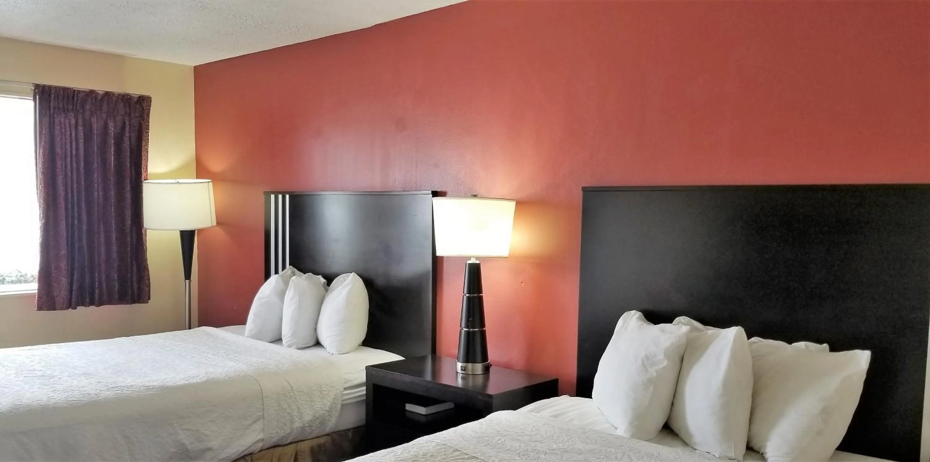 Bedroom, Bed in Travelodge by Wyndham Richmond IN