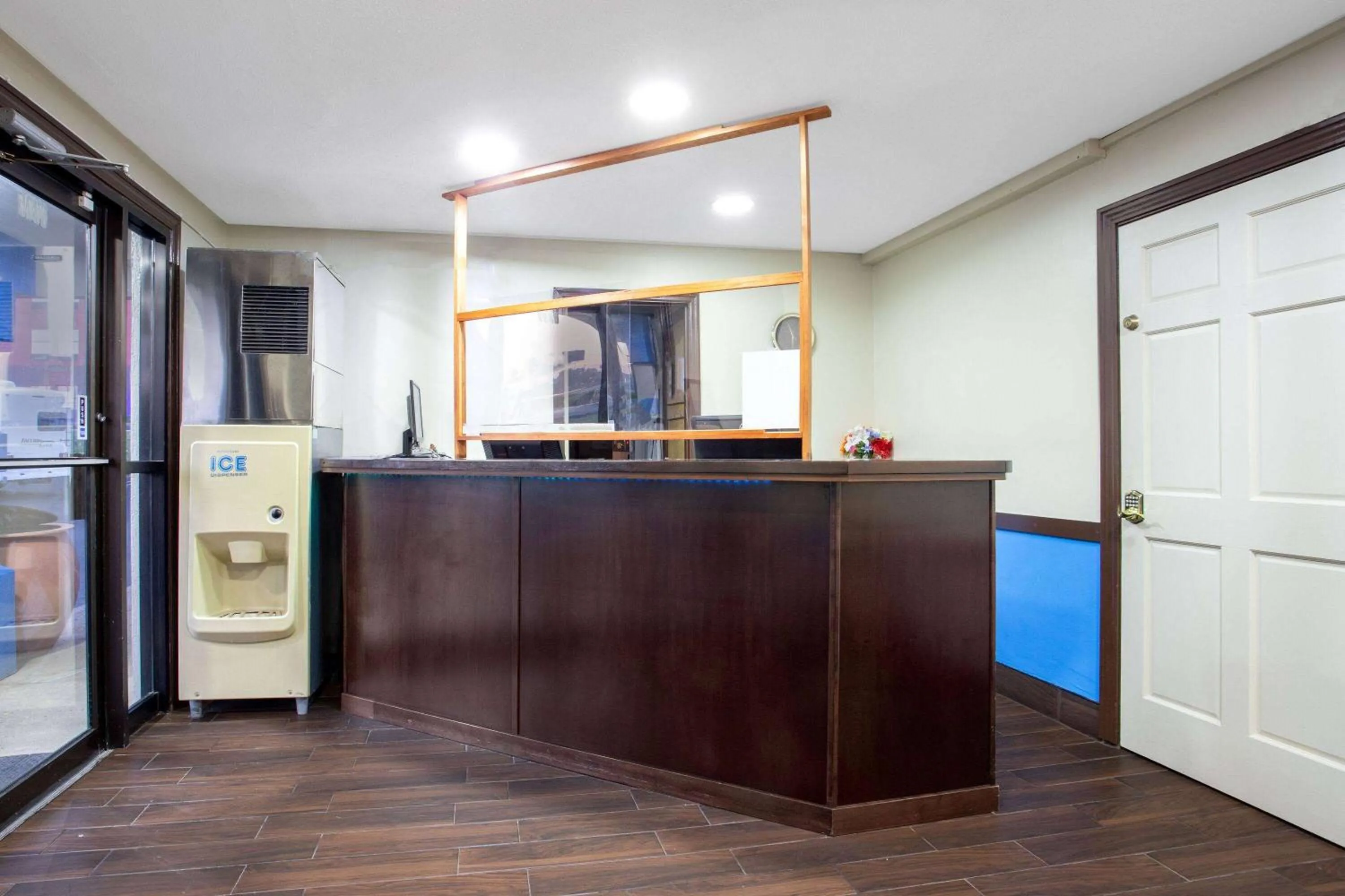 Lobby or reception in Travelodge by Wyndham Richmond IN