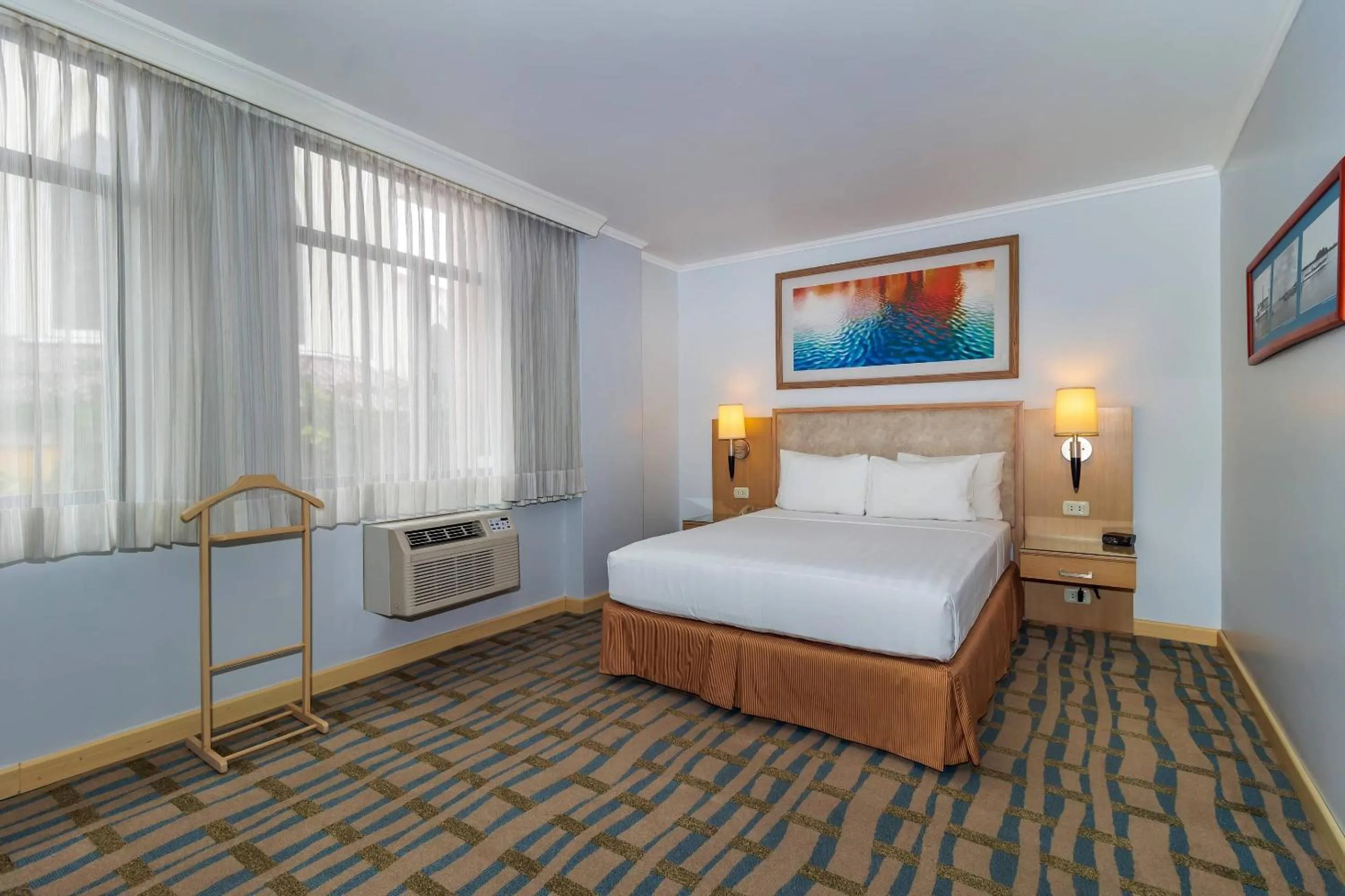 Bedroom, Bed in Grand Hotel Guayaquil, an Ascend Collection Hotel