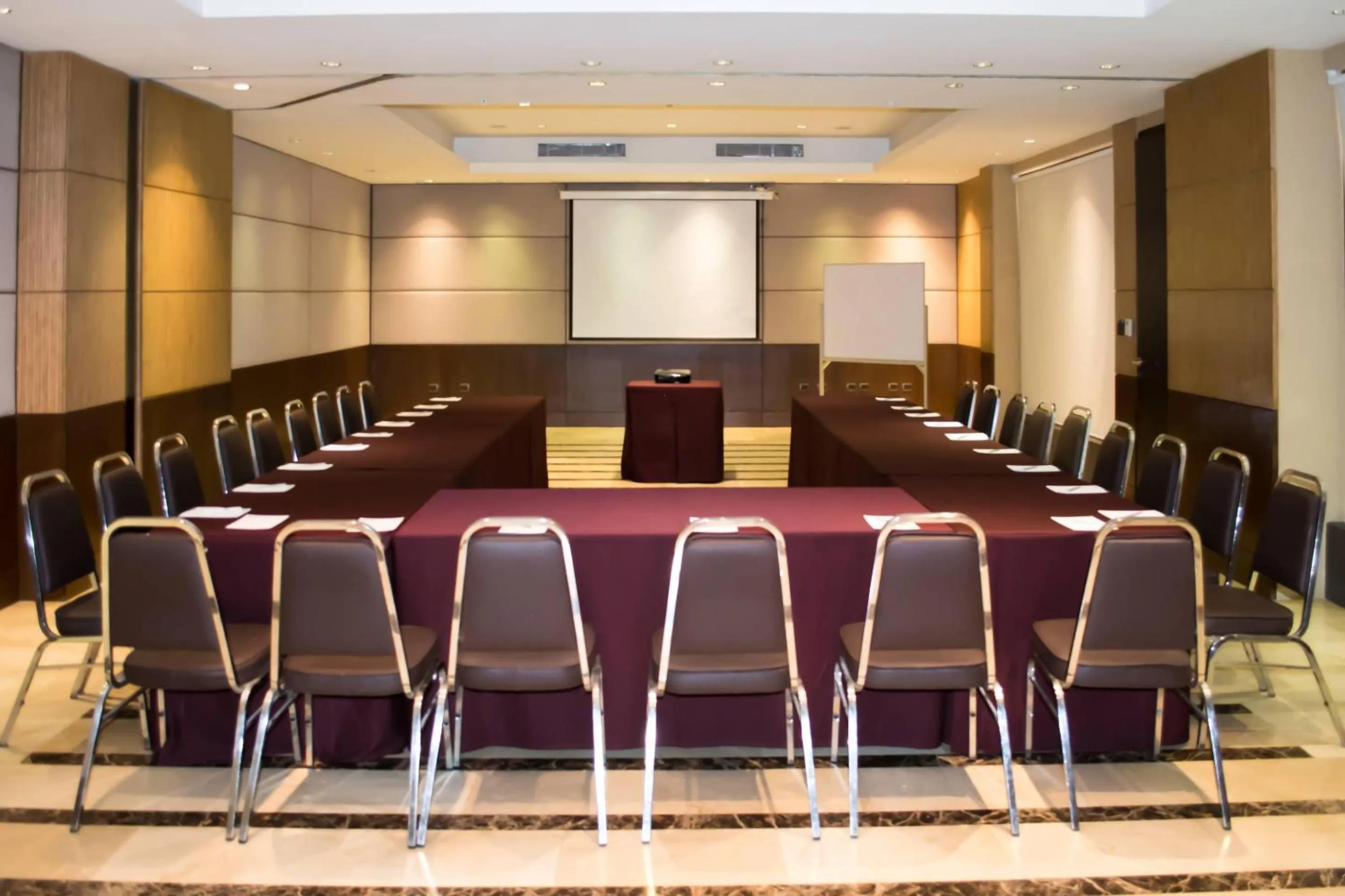 Meeting/conference room in Grand Hotel Guayaquil, an Ascend Collection Hotel