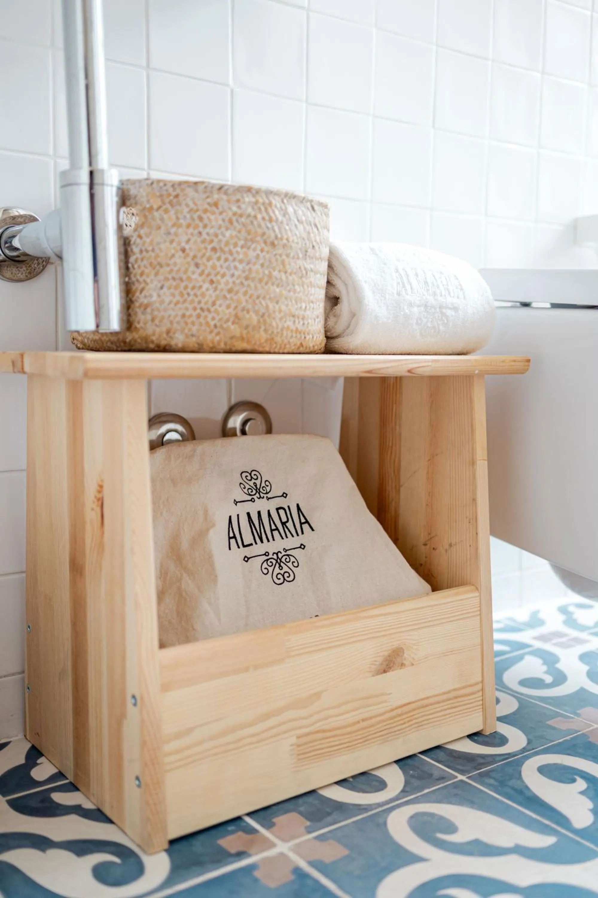 Decorative detail, Bed in Almaria - Officina Real Apartments | Chiado