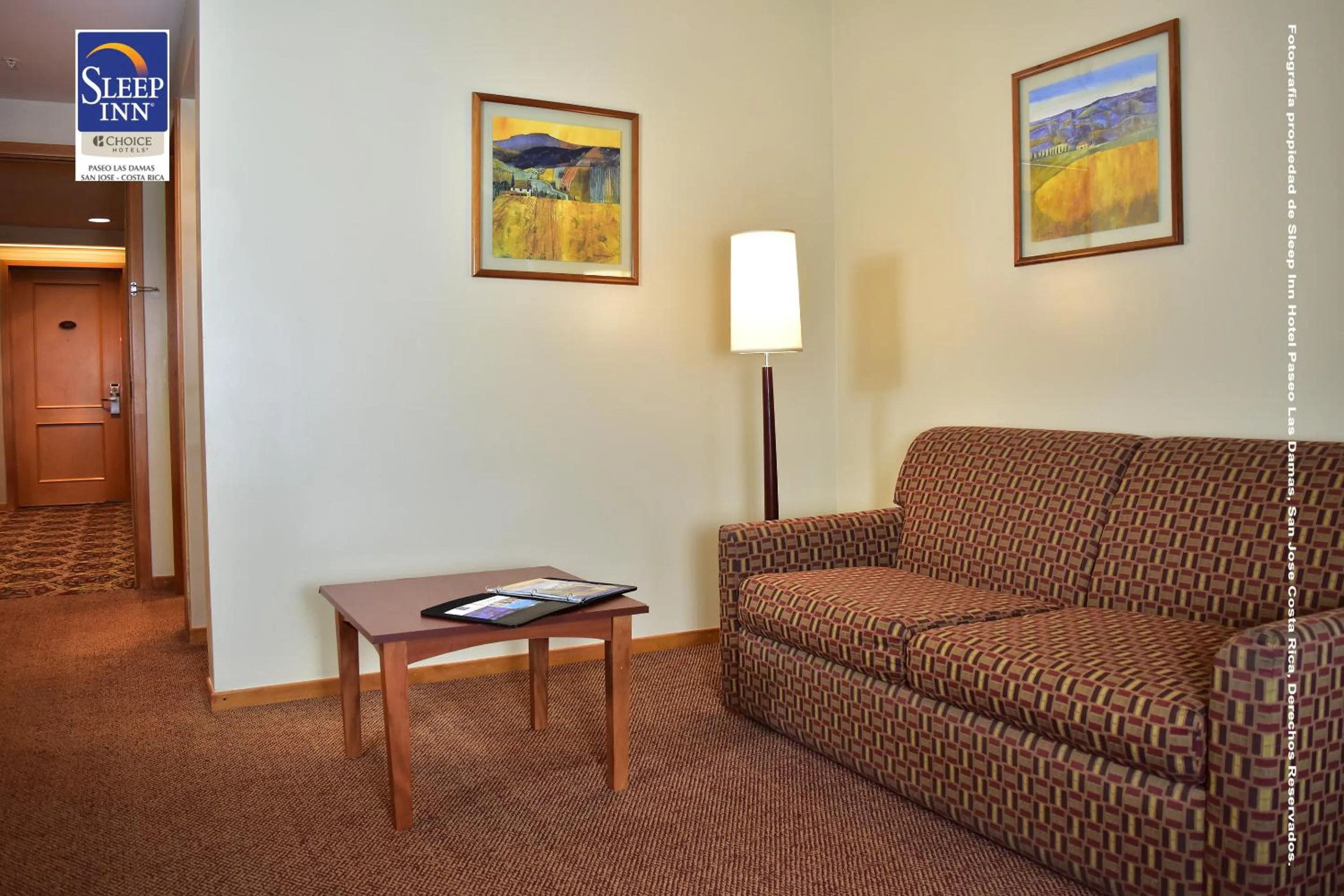 Seating area in Sleep Inn Paseo Las Damas