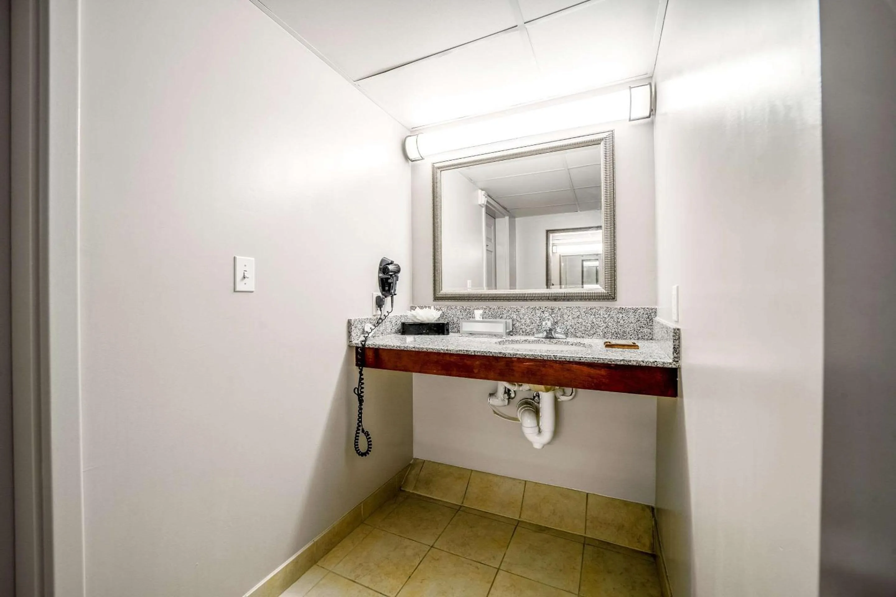 Bedroom in Country Inn & Suites by Radisson, Ontario at Ontario Mills, CA