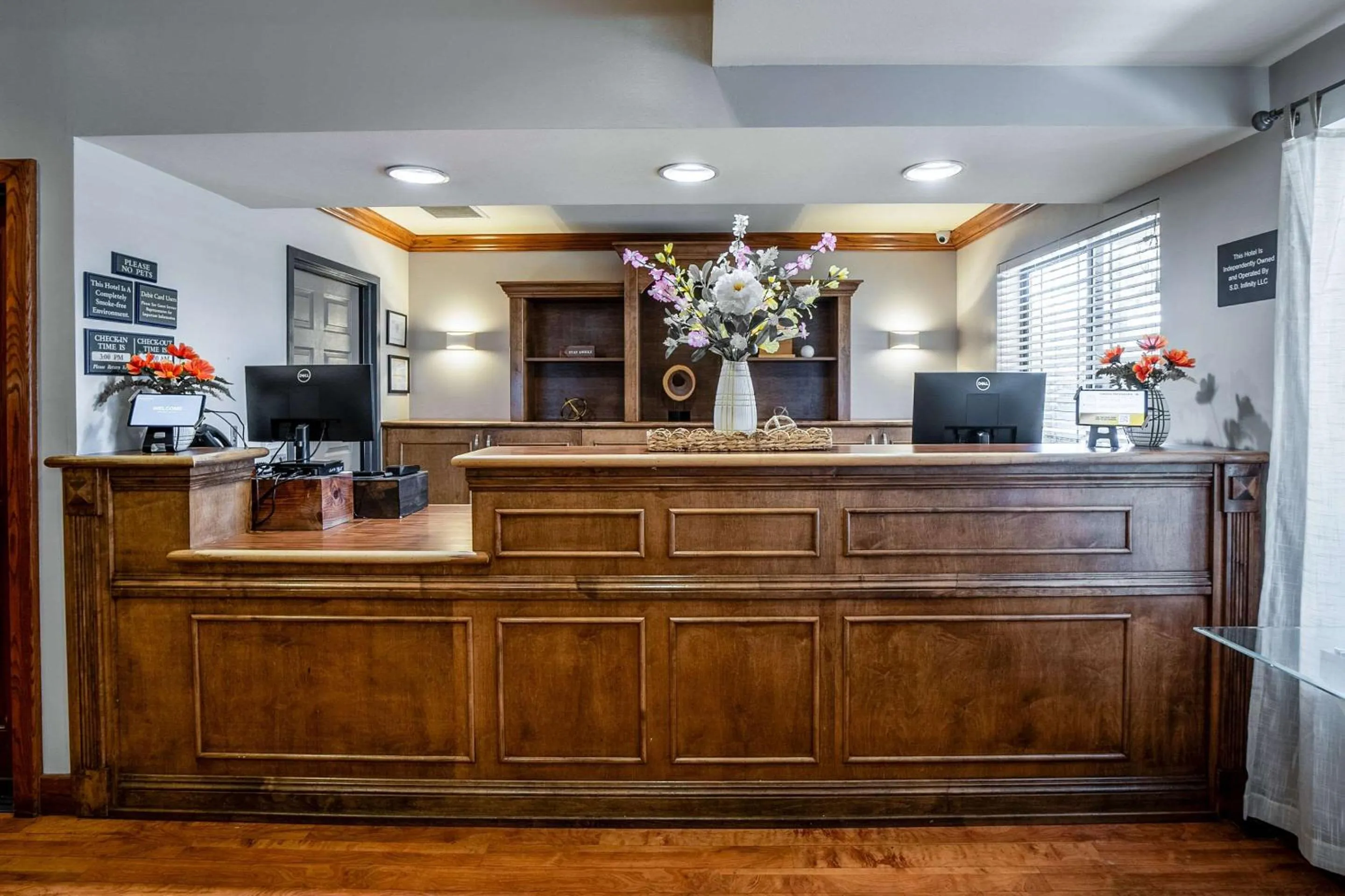 Lobby or reception in Country Inn & Suites by Radisson, Ontario at Ontario Mills, CA