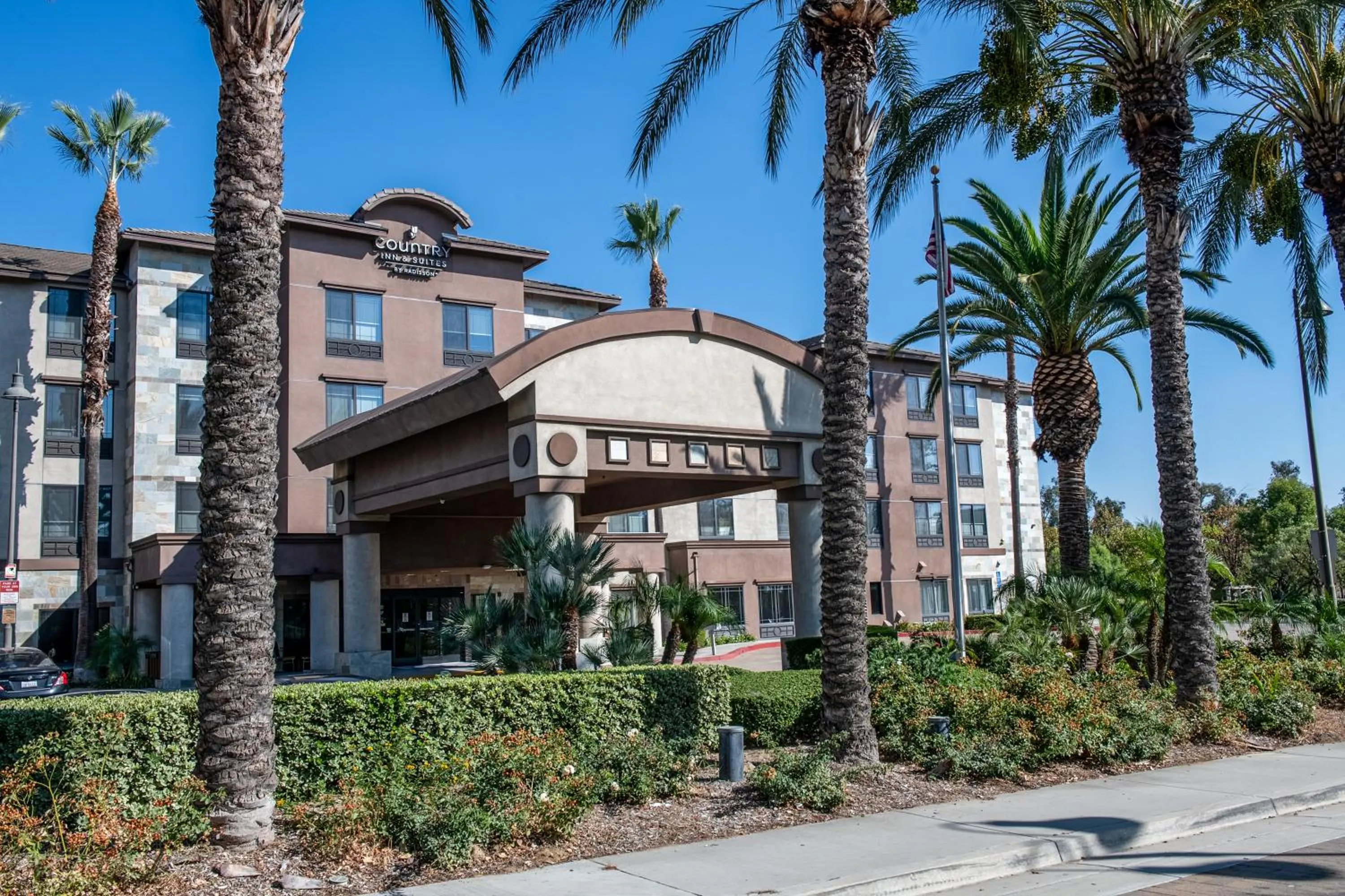 Property building in Country Inn & Suites by Radisson, Ontario at Ontario Mills, CA