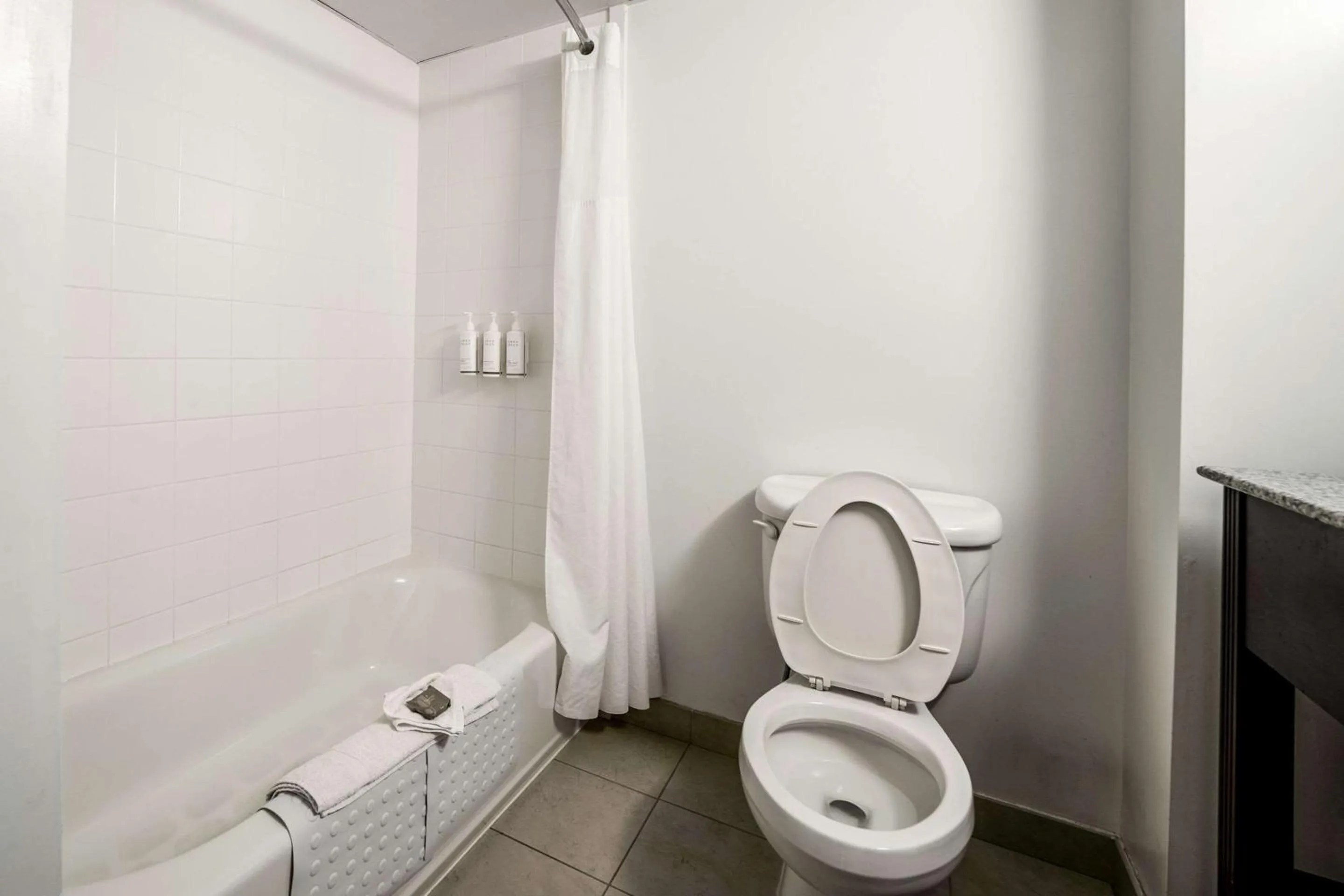 Bedroom in Country Inn & Suites by Radisson, Ontario at Ontario Mills, CA