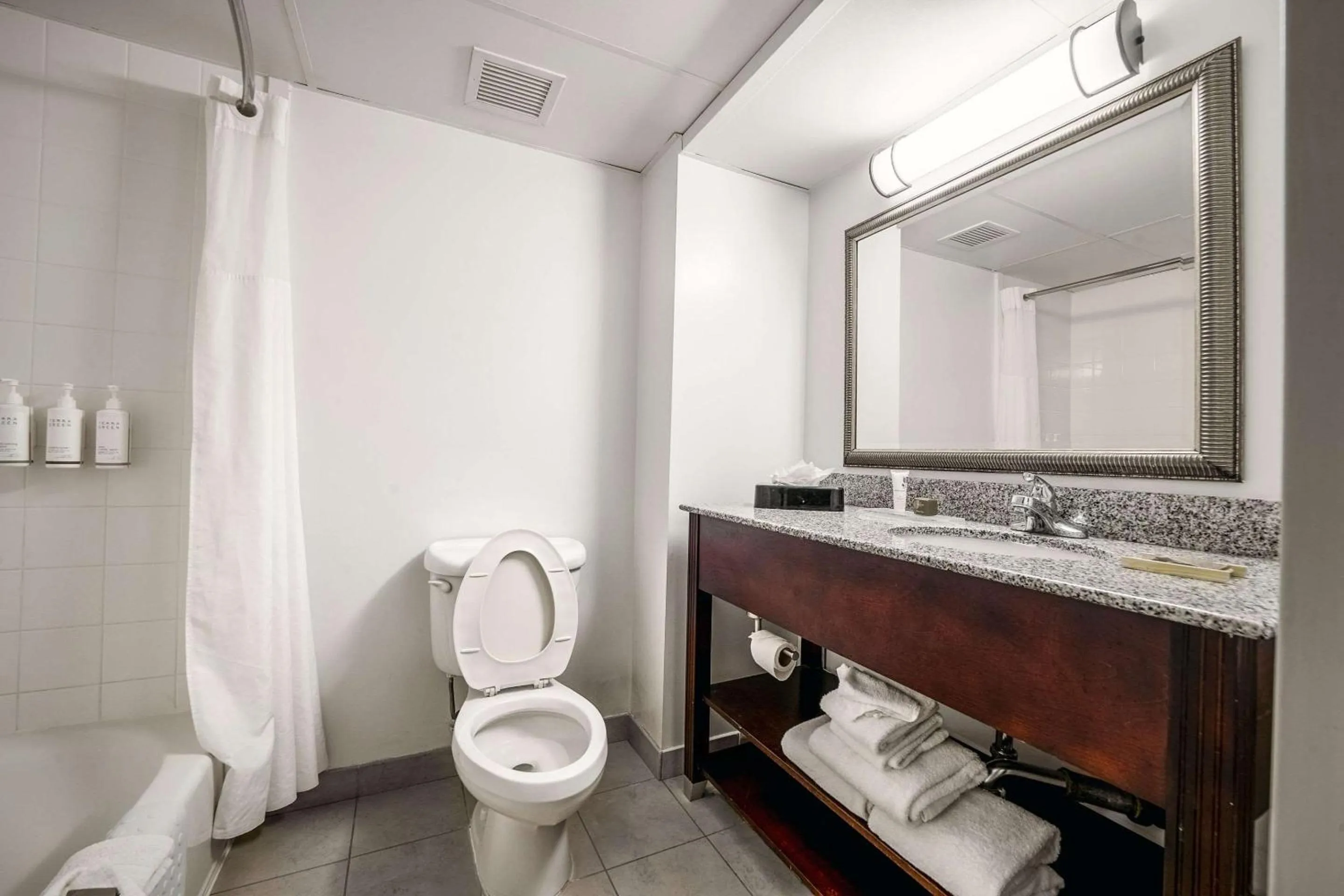 Bedroom in Country Inn & Suites by Radisson, Ontario at Ontario Mills, CA