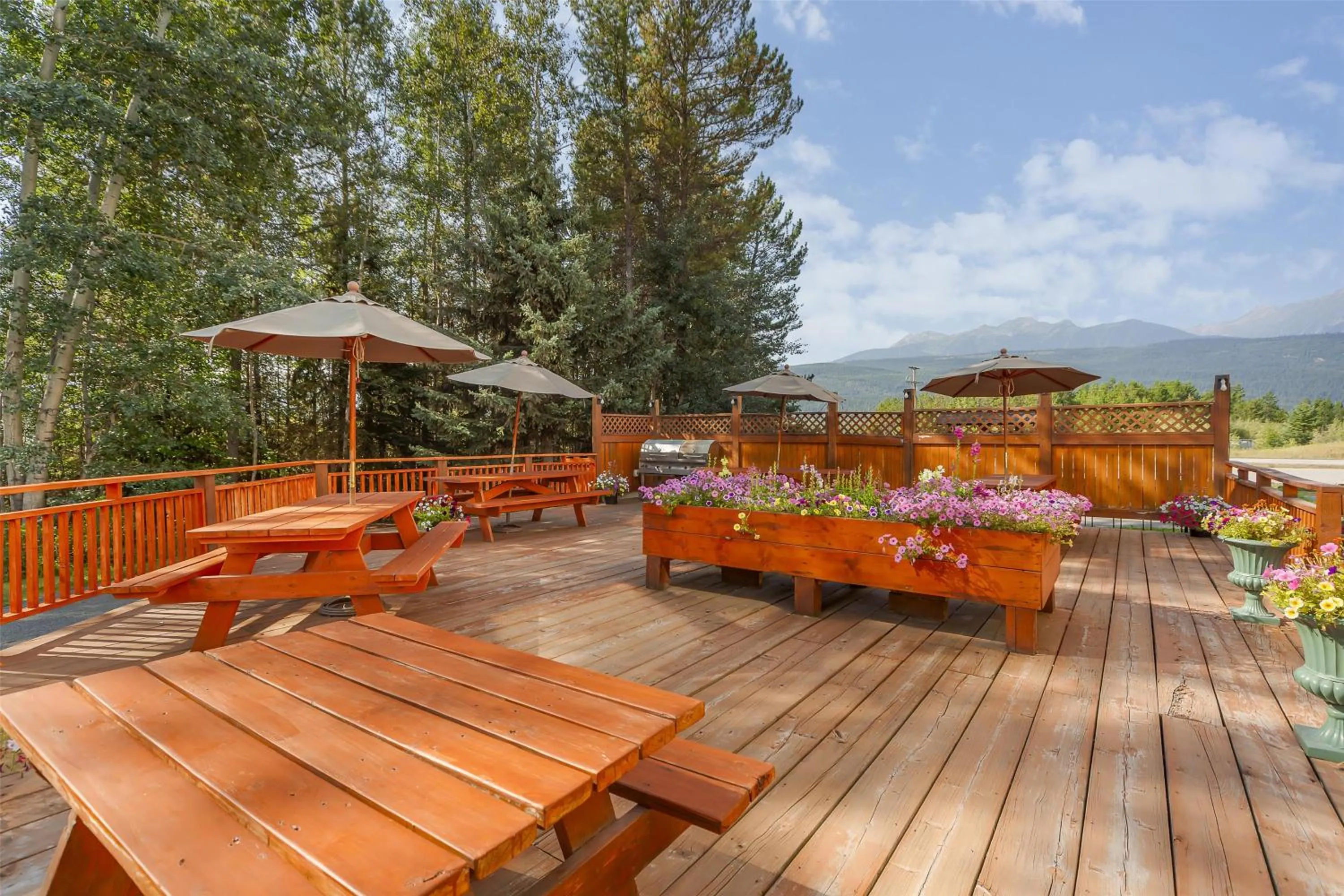 Property building in Best Western Plus Valemount Inn & Suites