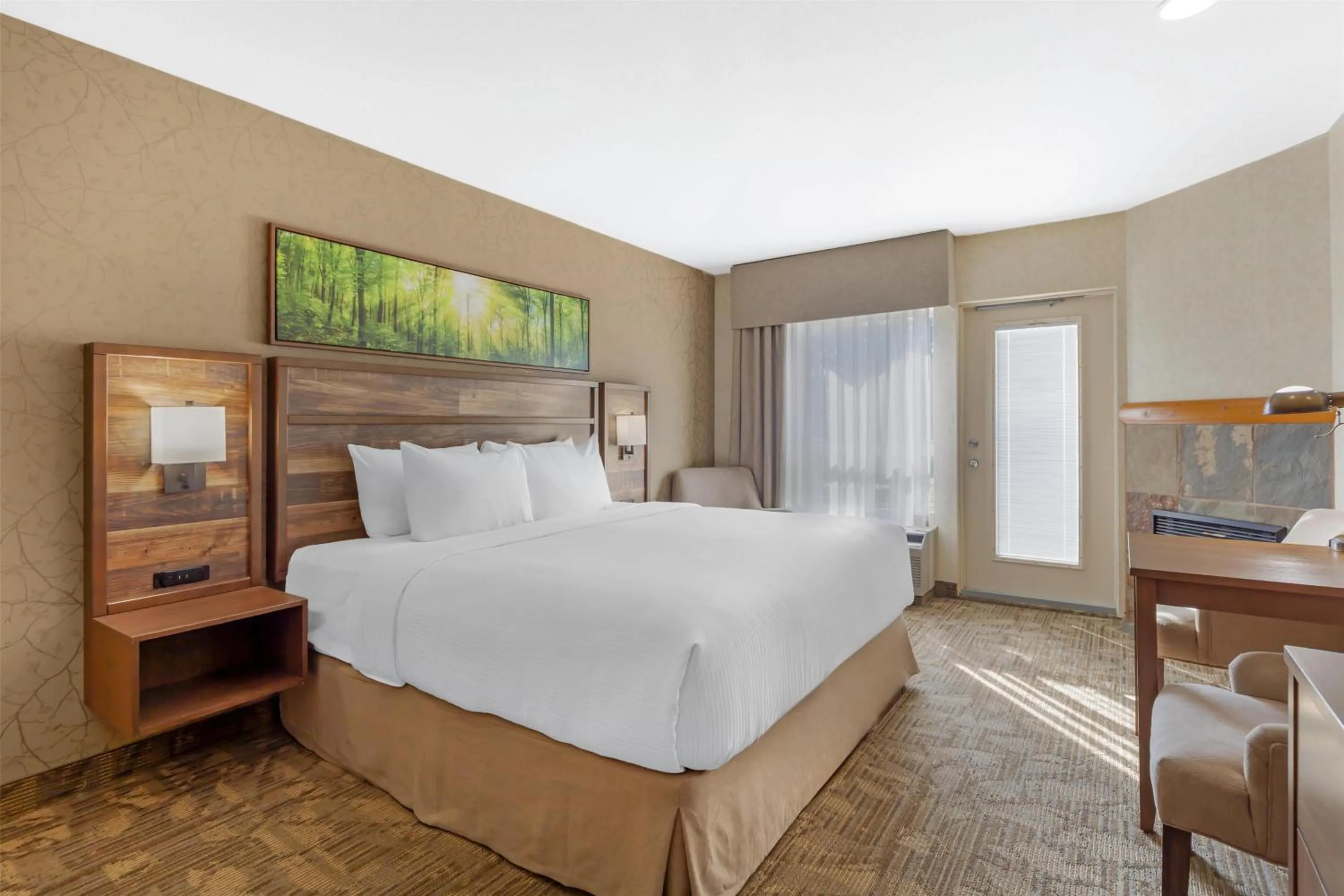 Bedroom, Bed in Best Western Plus Valemount Inn & Suites