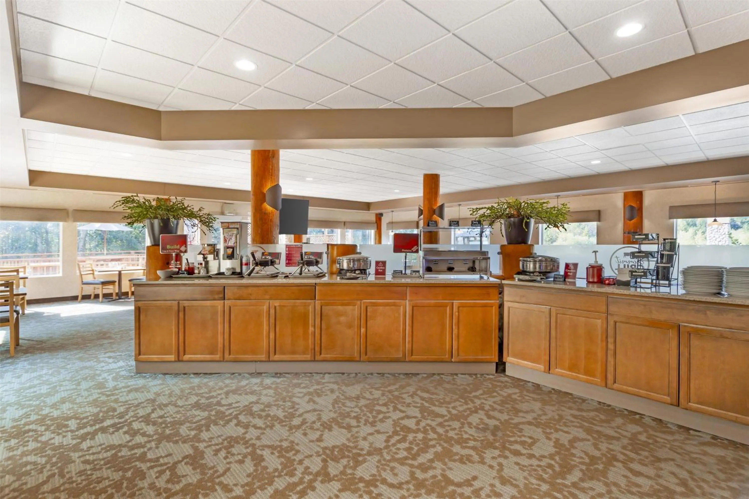 Breakfast in Best Western Plus Valemount Inn & Suites