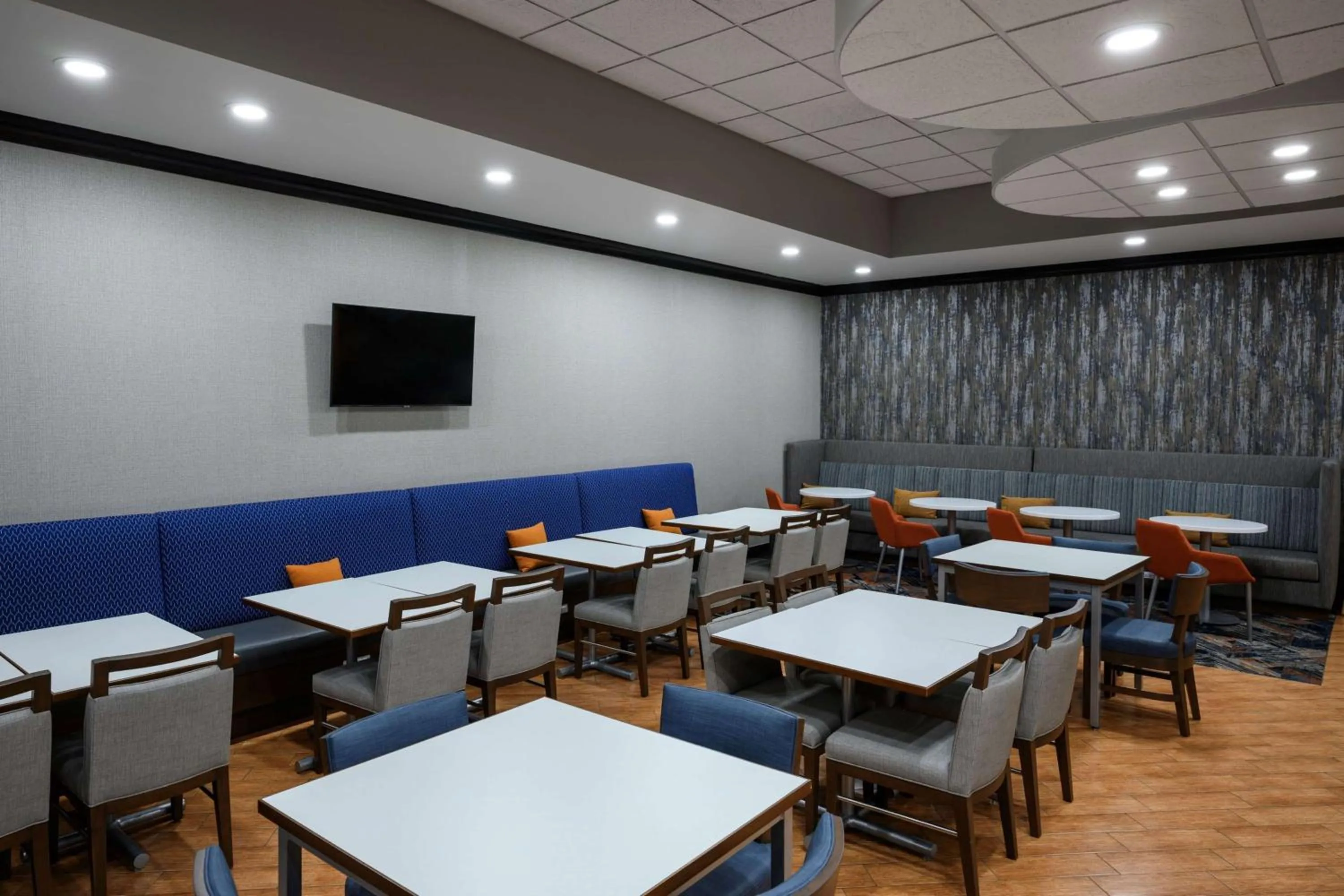 Breakfast in Hampton Inn Evansville Airport