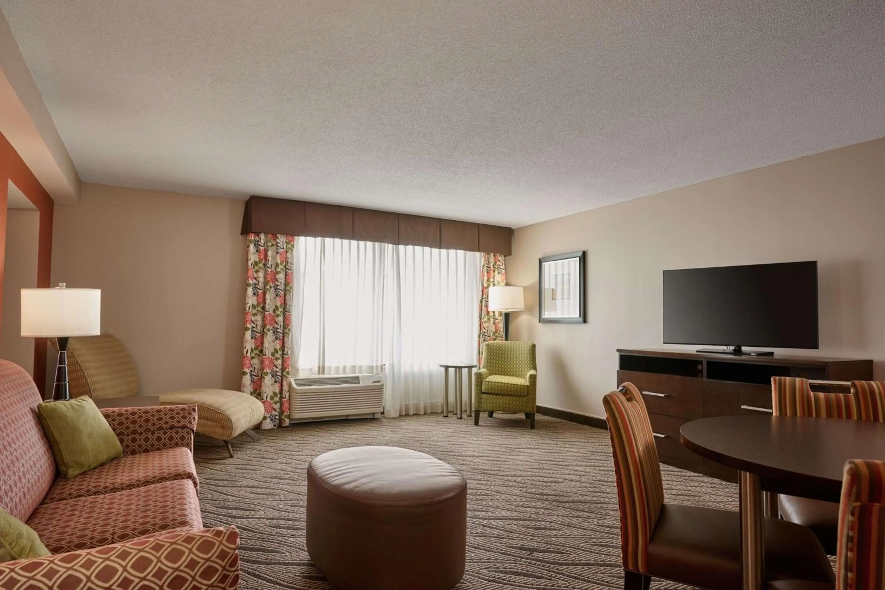 Living room in Hampton Inn Evansville Airport